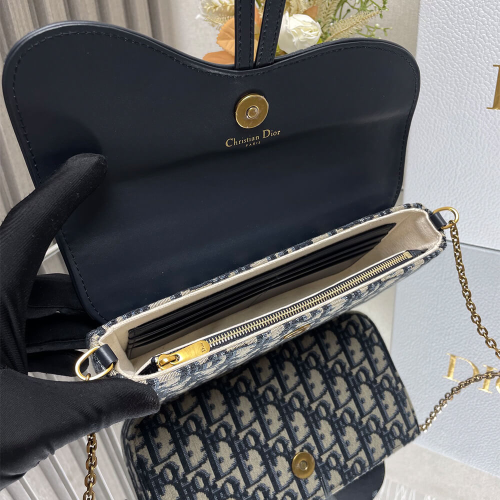 Medium Saddle Pouch with Chain - Top Club
