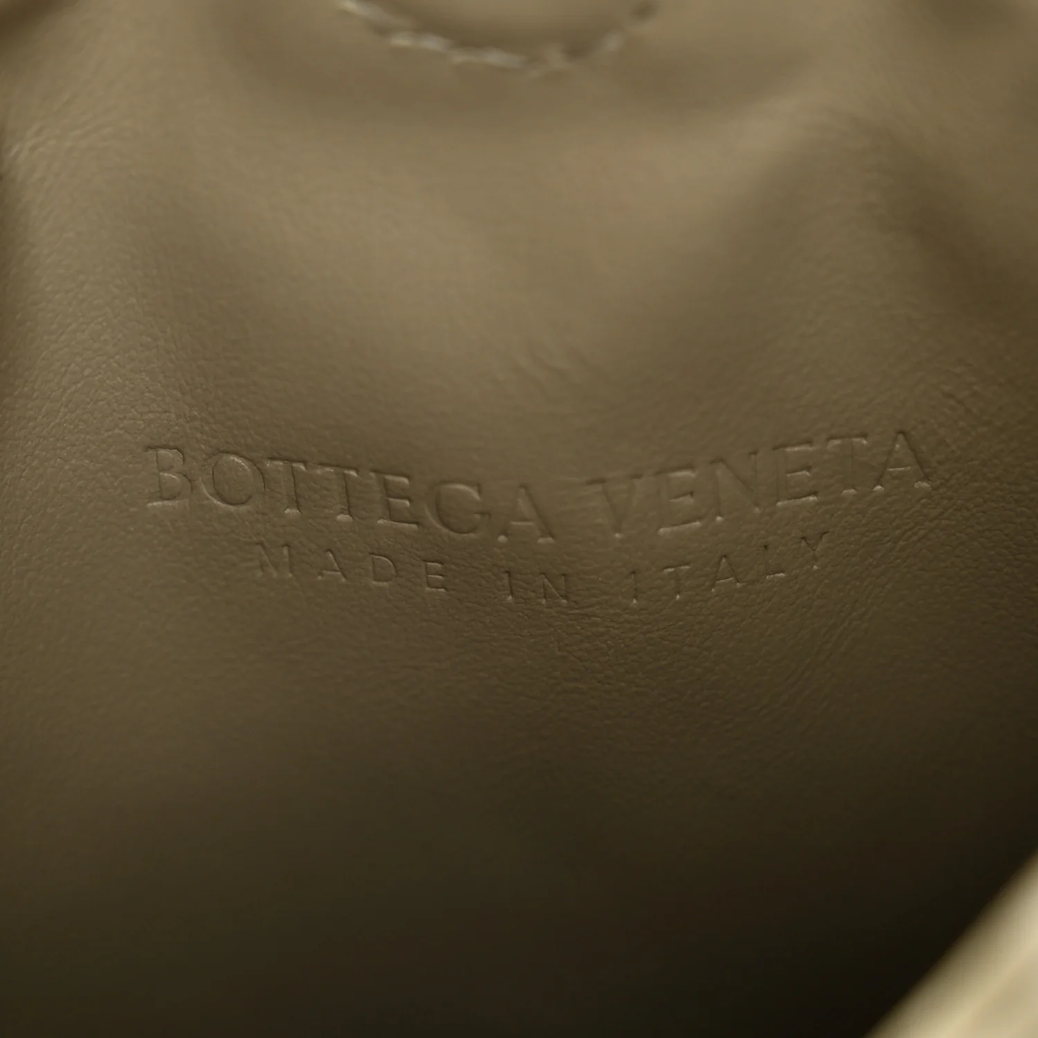 Calfskin Intrecciato Mini Hop Travertine - Top Club
