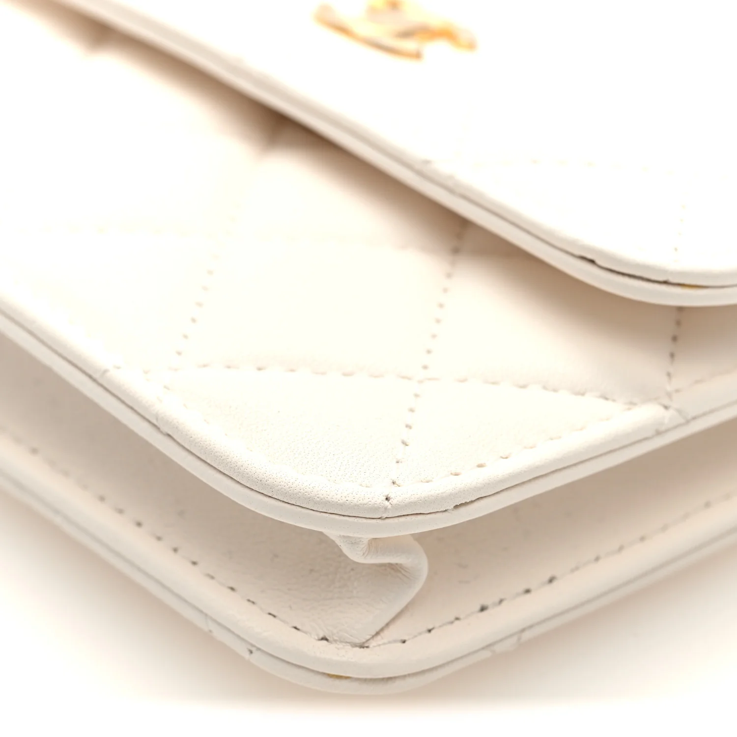 Lambskin Quilted Pearl Crush Clutch With Chain White - Top Club