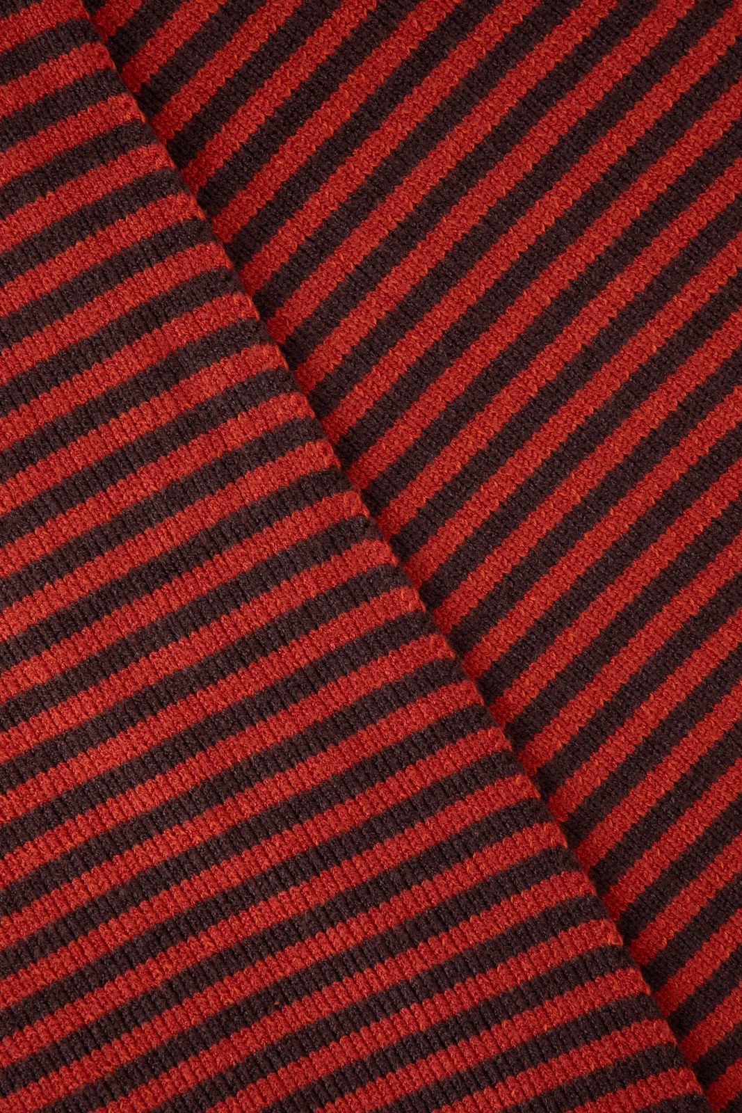 Donkerbruine sjaal met strepen