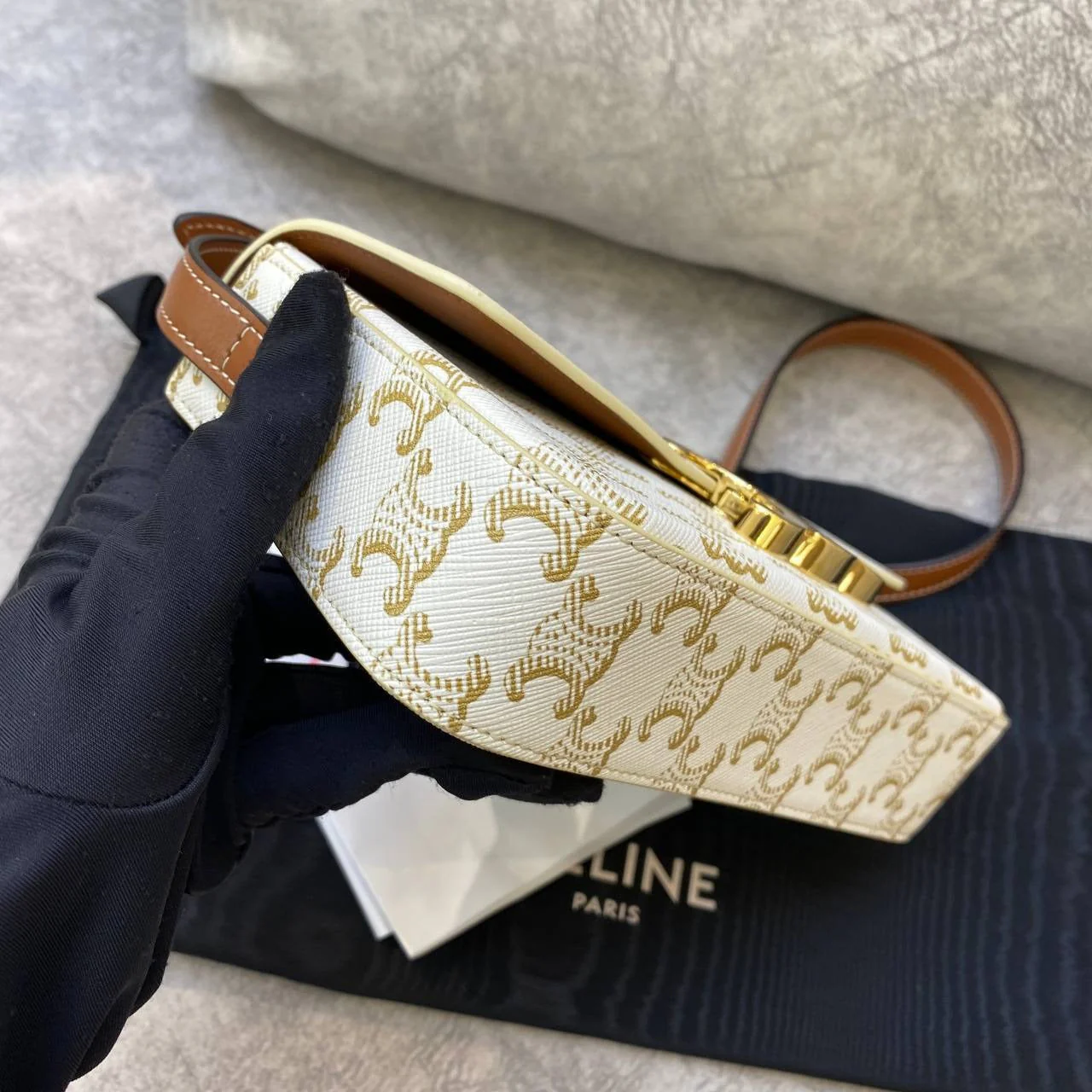 PREOWNED CELINE TRIOMPHE SHOULDER BAG IN TRIOMPHE CANVAS AND CALFSKIN - Top Club