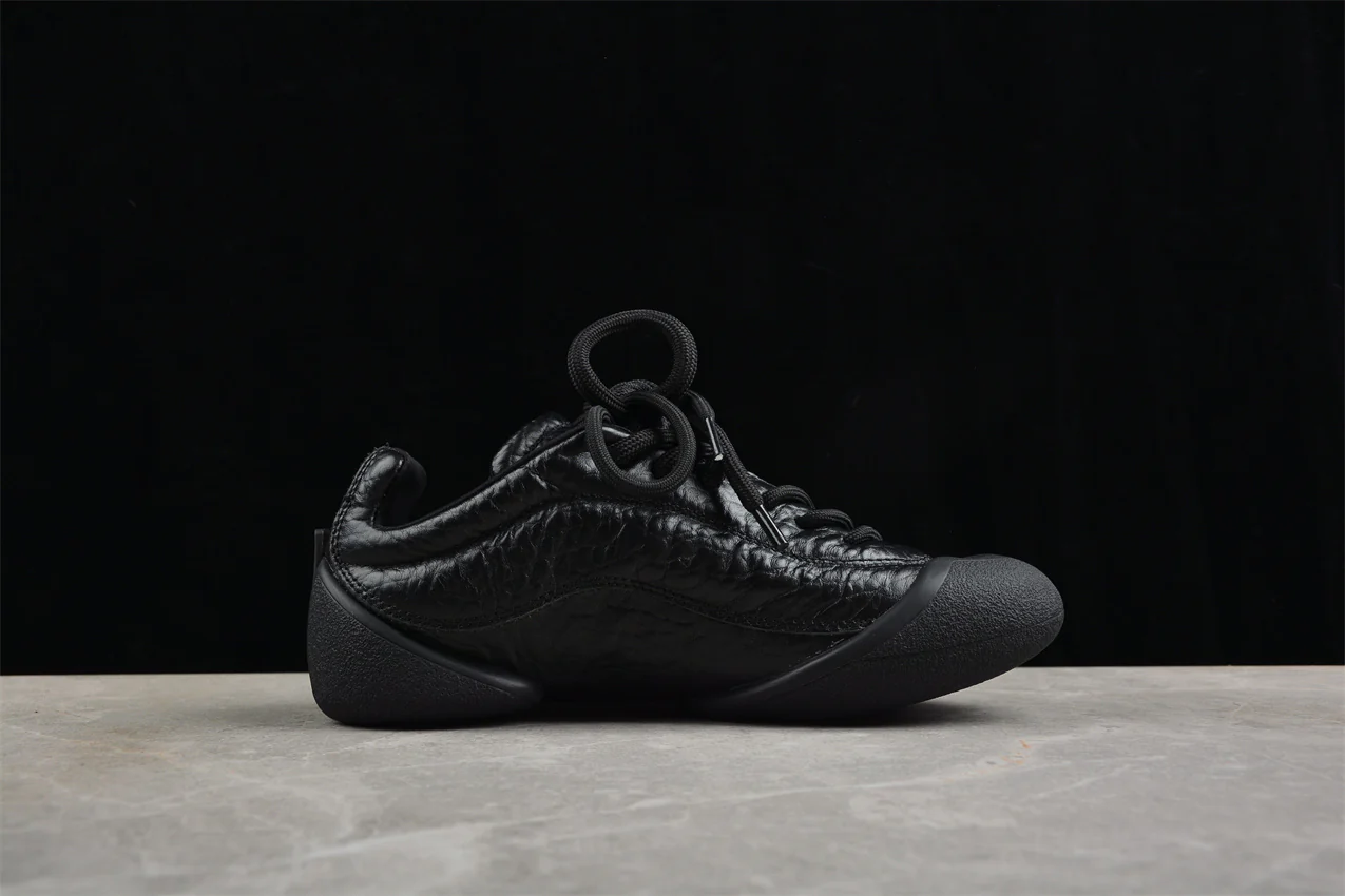 Alexander McQueen Flexion Sneakers in Black - Sneaker Replica Workshop