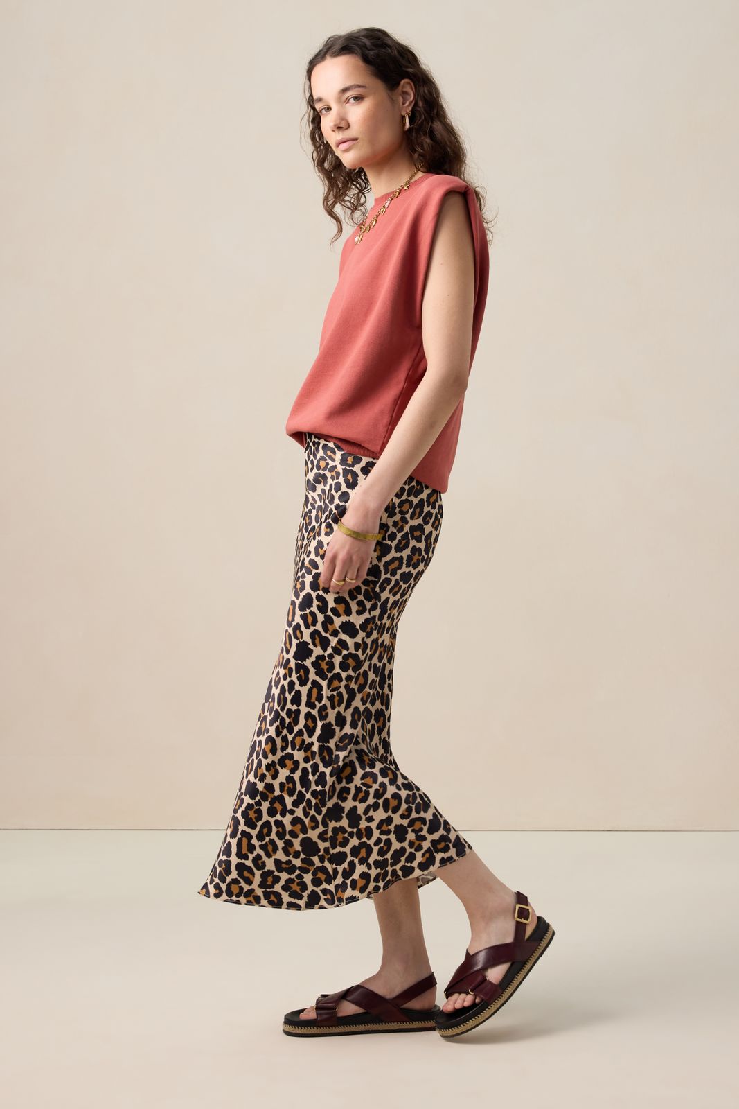 Bruine satijnen rok met leopard print