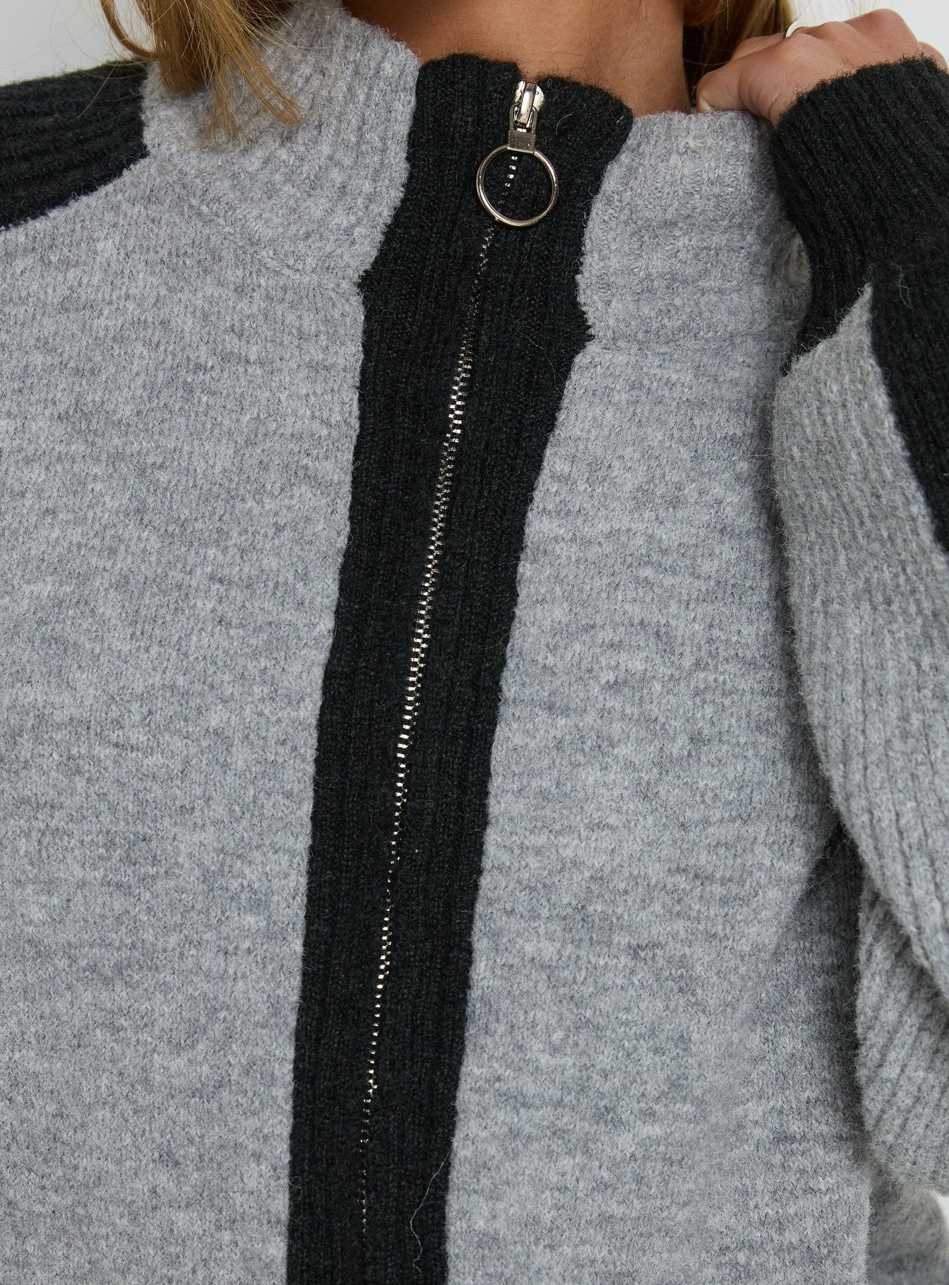 Asrar Jumper Grey / Black