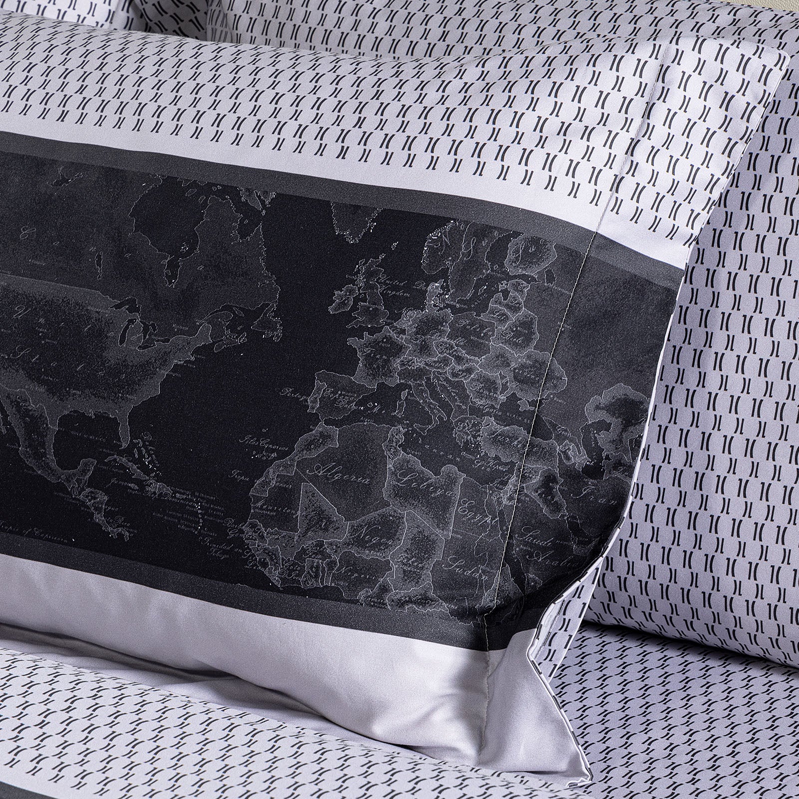 Completo Lenzuola In Raso Di Cotone Geo Night Matrimoniale Unica Alviero Martini 1A Classe