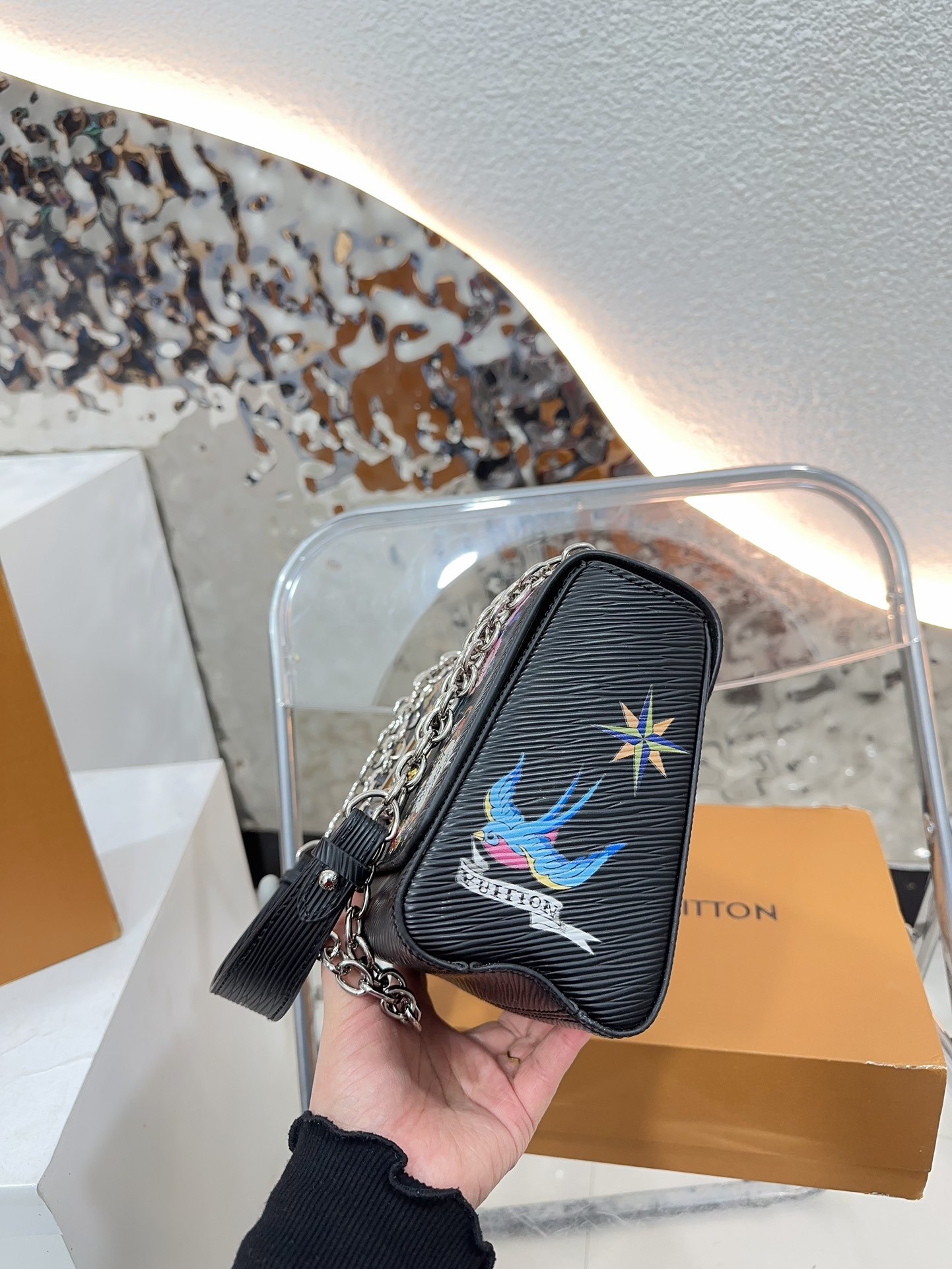 Louis new arrival TWIST bag size??23 * 16 cm - Top Club