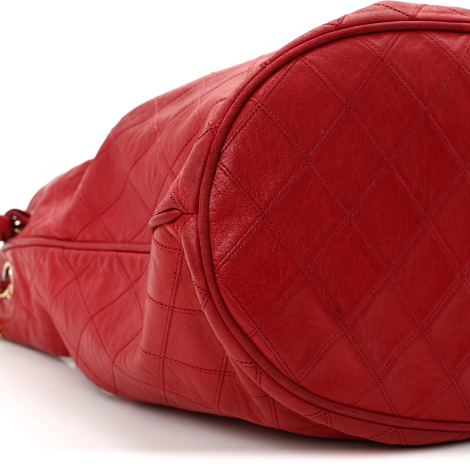 Lambskin Diamond Stitched CC Drawstring Shoulder Bag Red - Top Club