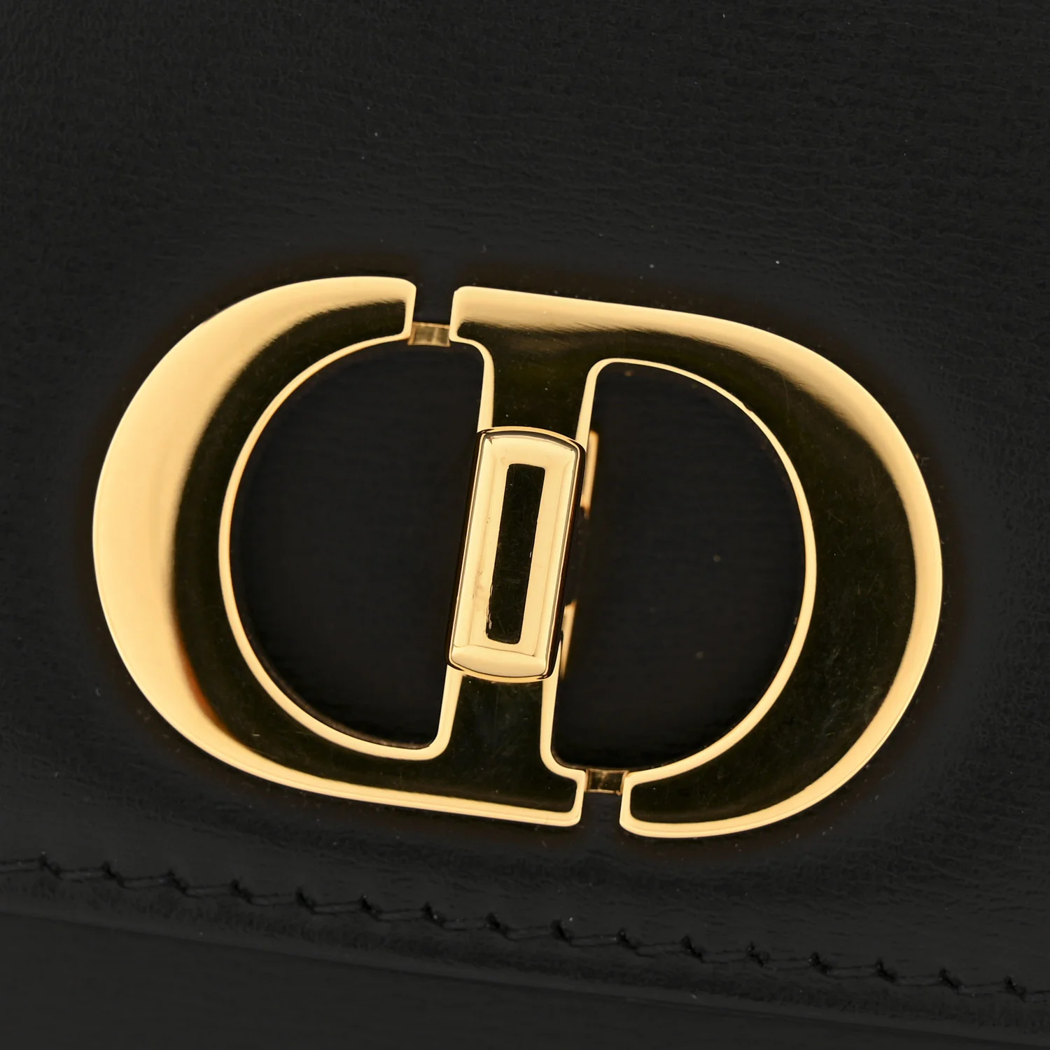 Box Calfskin 30 Montaigne Avenue Pouch Black - Top Club