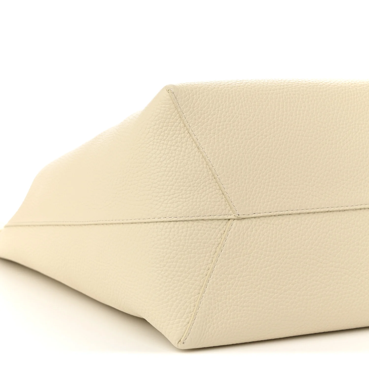 Pebbled Calfskin Everyday Cabas Avario - Top Club