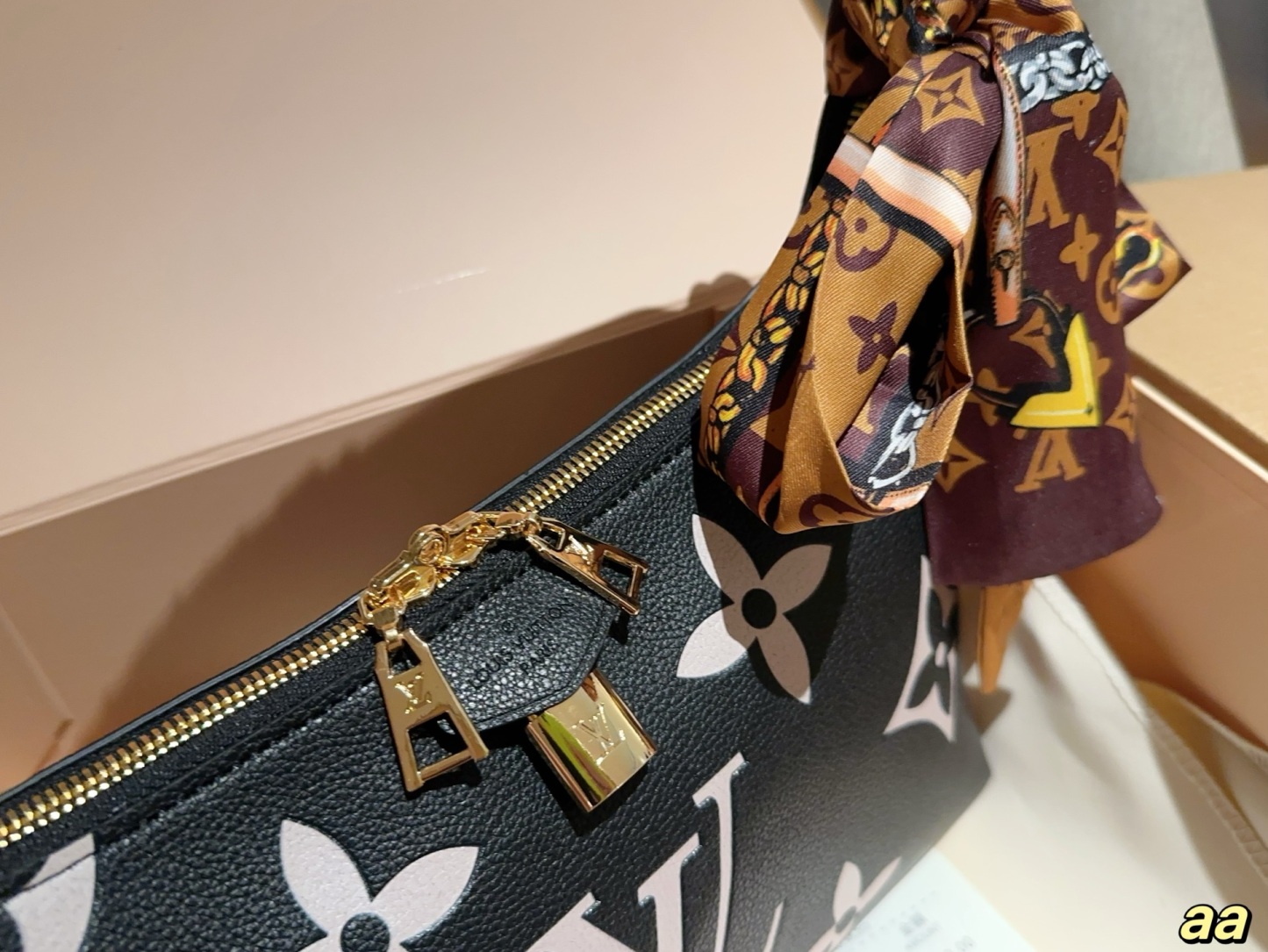 Louis new arrival hobo lock bag size:28*18*10 cm - Top Club