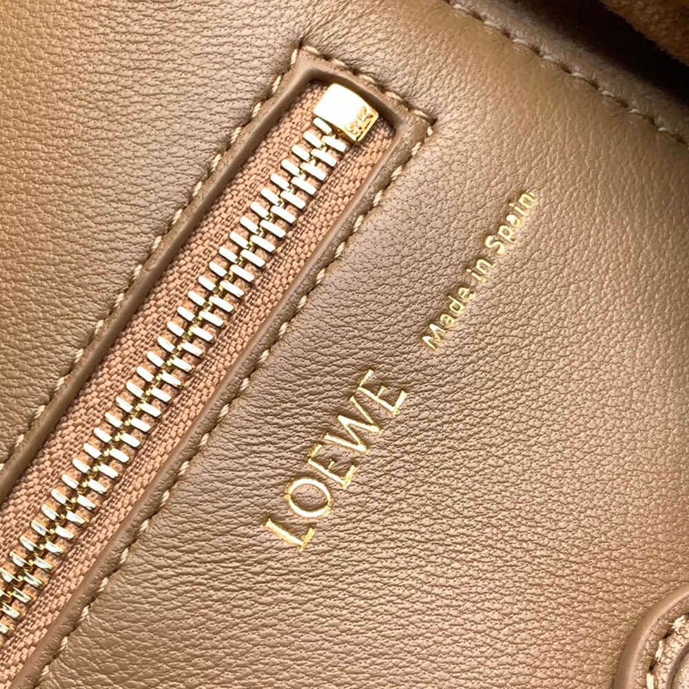 Loewe Medium Squeeze bag in nappa lambskin - Top Club