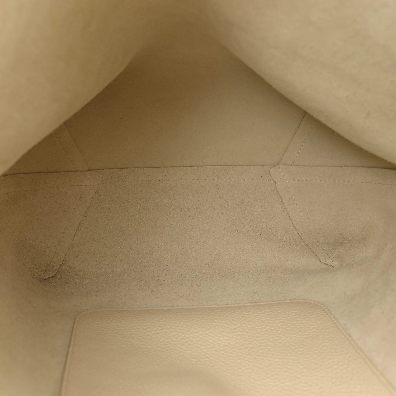 Pebbled Calfskin Everyday Cabas Avario - Top Club