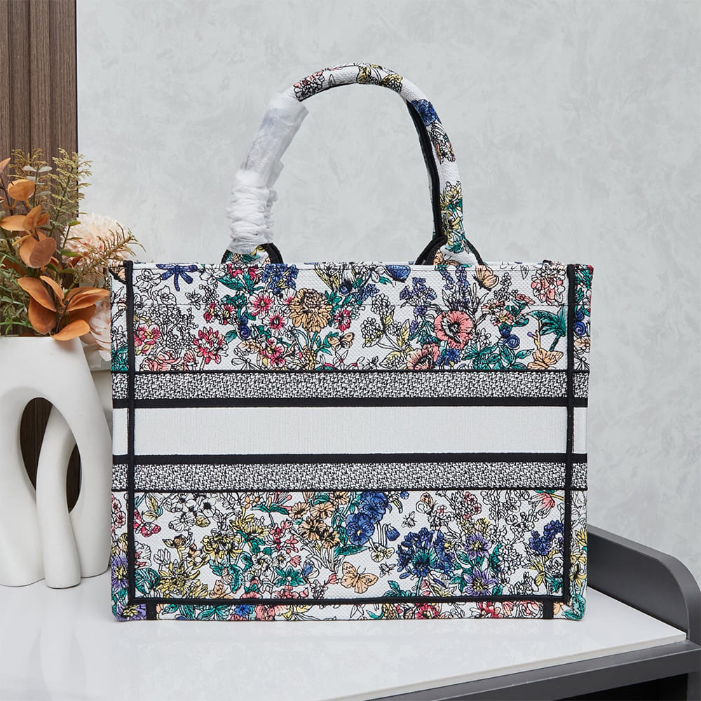 Dior Lucky Medium Dior Book Tote - Top Club
