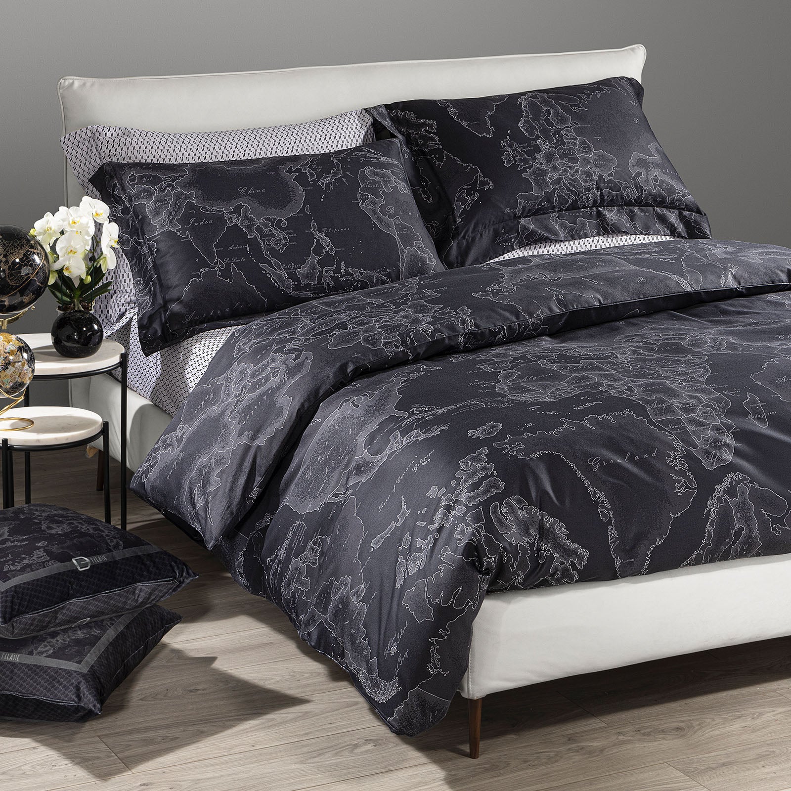 Completo Copripiumino In Raso Di Cotone Geo Night Matrimoniale Unica Alviero Martini 1A Classe