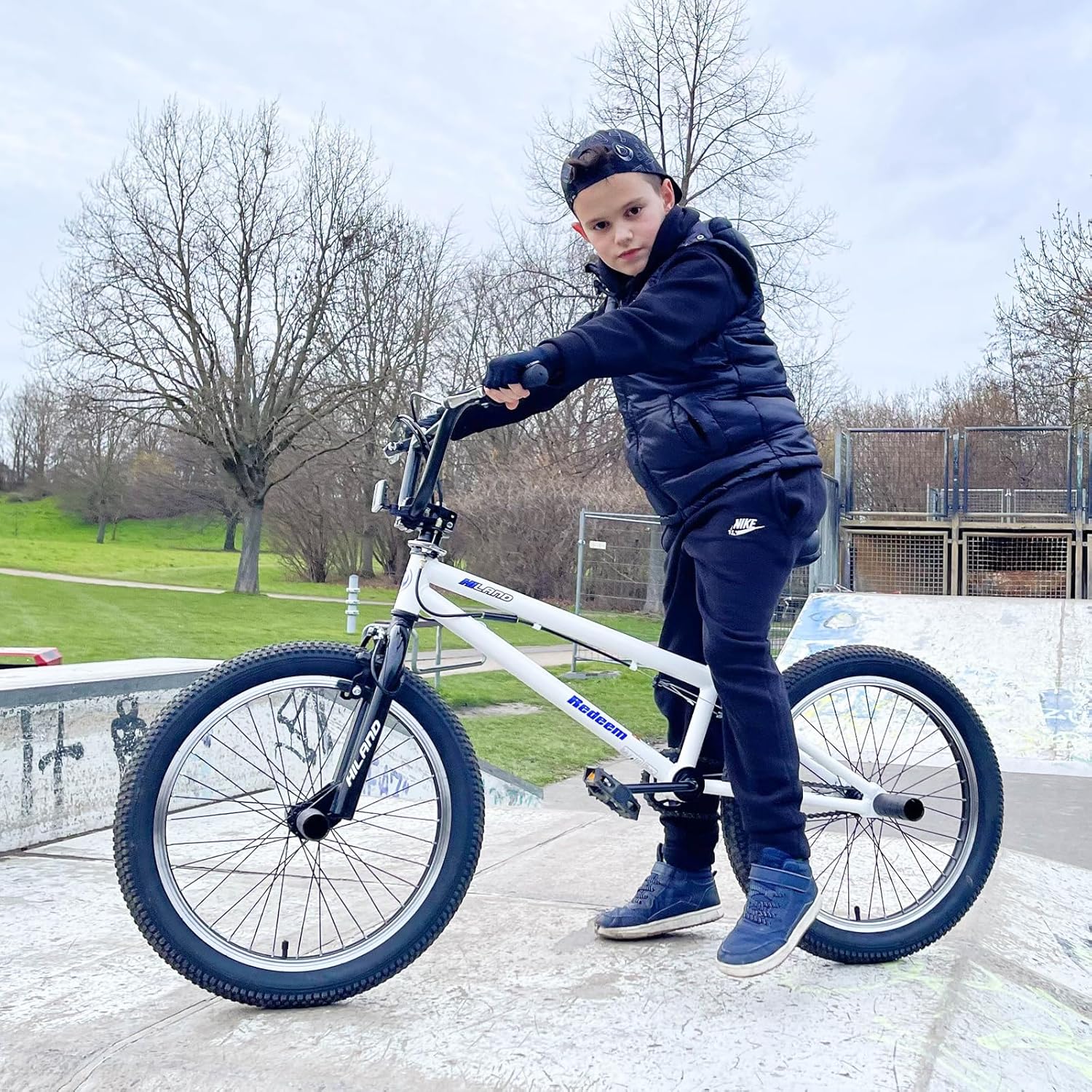 HILAND Bicicletta BMX Freestyle 20 Pollici per Bambini e Ragazzi da 7 a 12 Anni, con Rotore a 360°, 4 Pegs in Acciaio, Nero/Verde/Rossa/Bianco