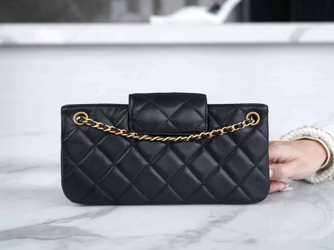 ???????????? ?????? Vintage Logo Quilted Lambskin Shoulder Bag 11.5x24x4.5cm
