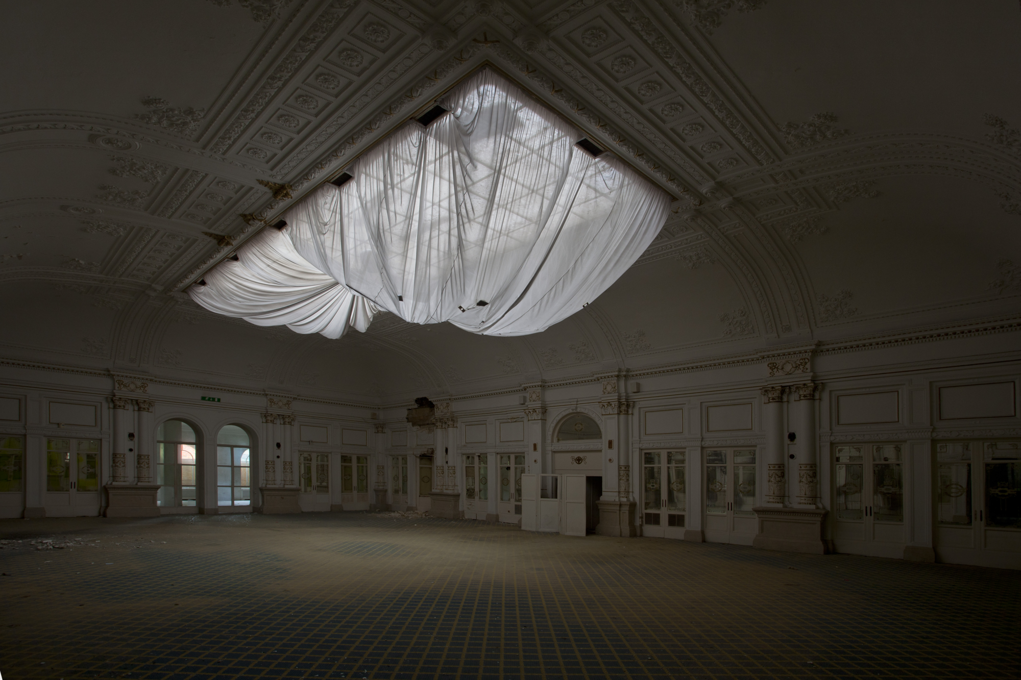 Foto op plexiglas Ballroom 148 x 98 cm