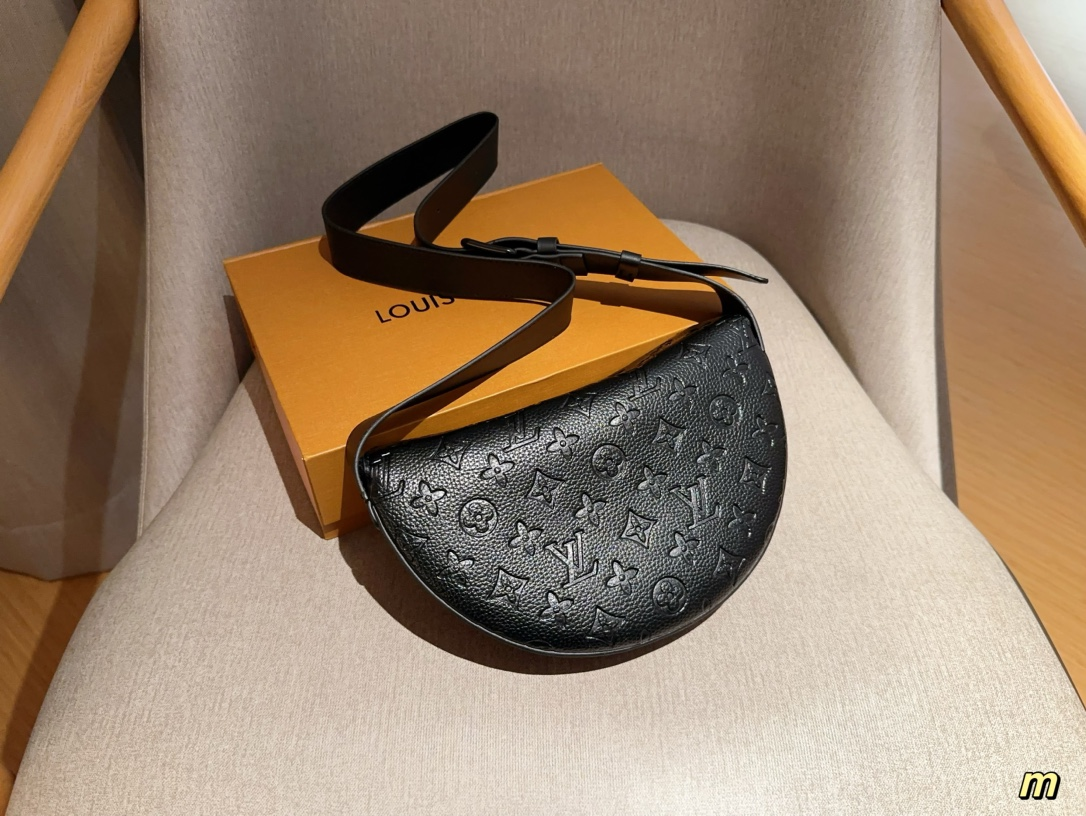 Louis MOON CROSSBODY men and women bag size: 24*16*4 cm - Top Club