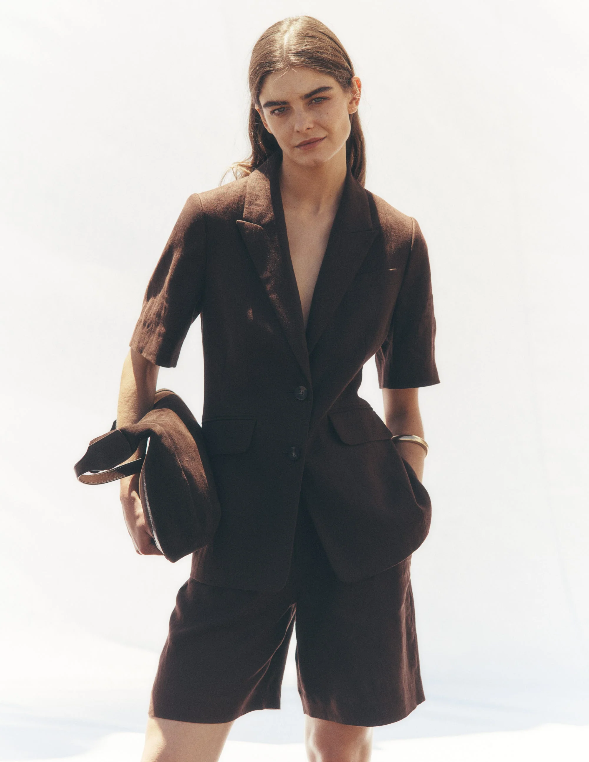 Chelsea Leinenshorts mit Gürtel-Bitterschokolade