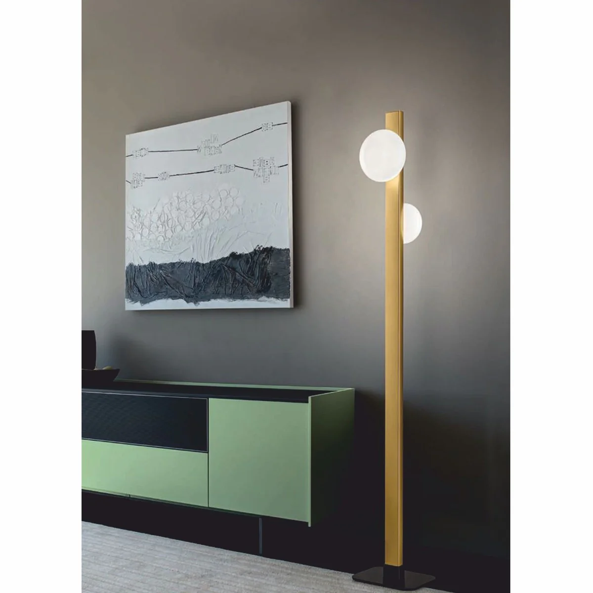is a Europe-wide renowned producer and distributor of baroque furniture and luxury decorative items