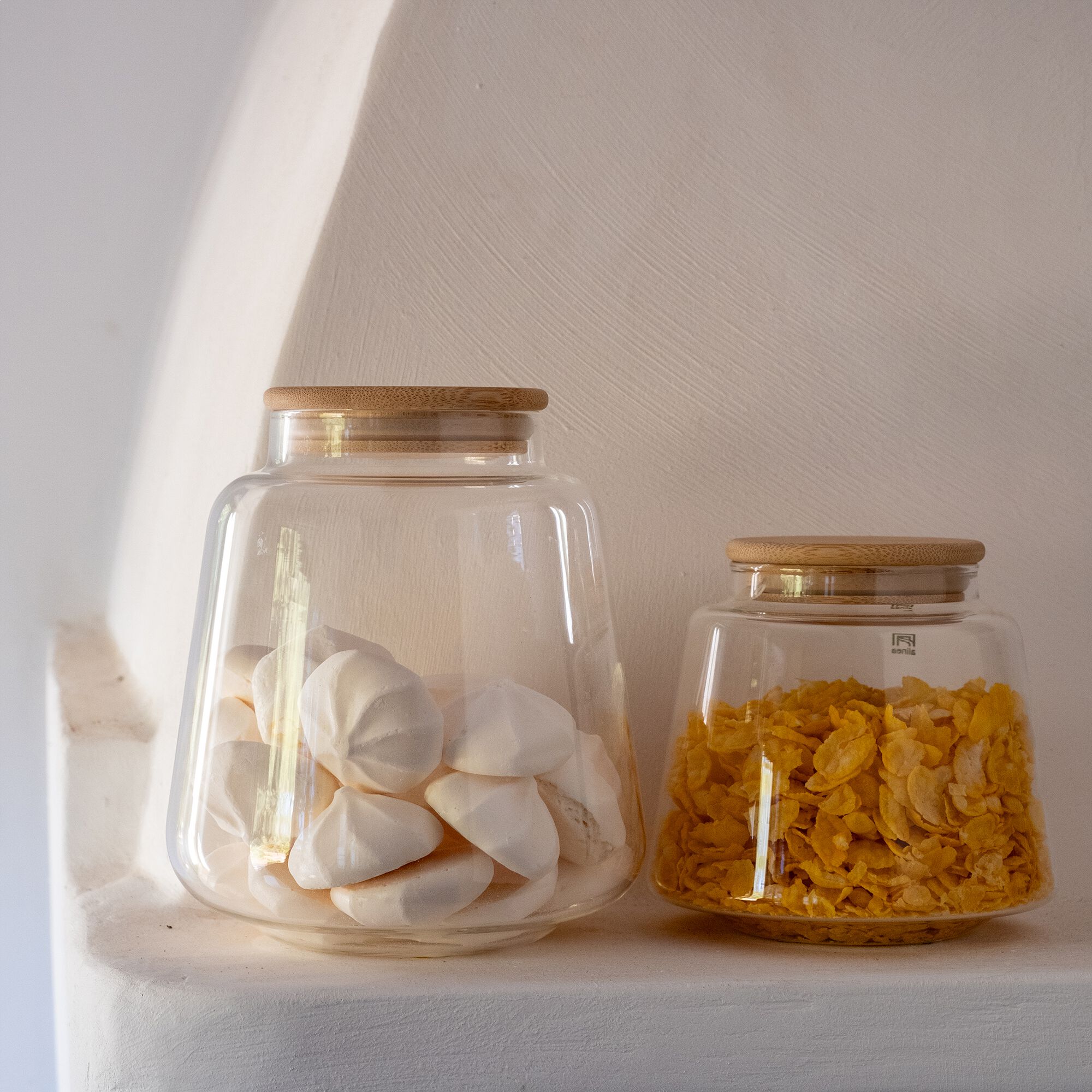 BOMBI - Bocal conique en verre avec couvercle en bambou 2,2L - transparent