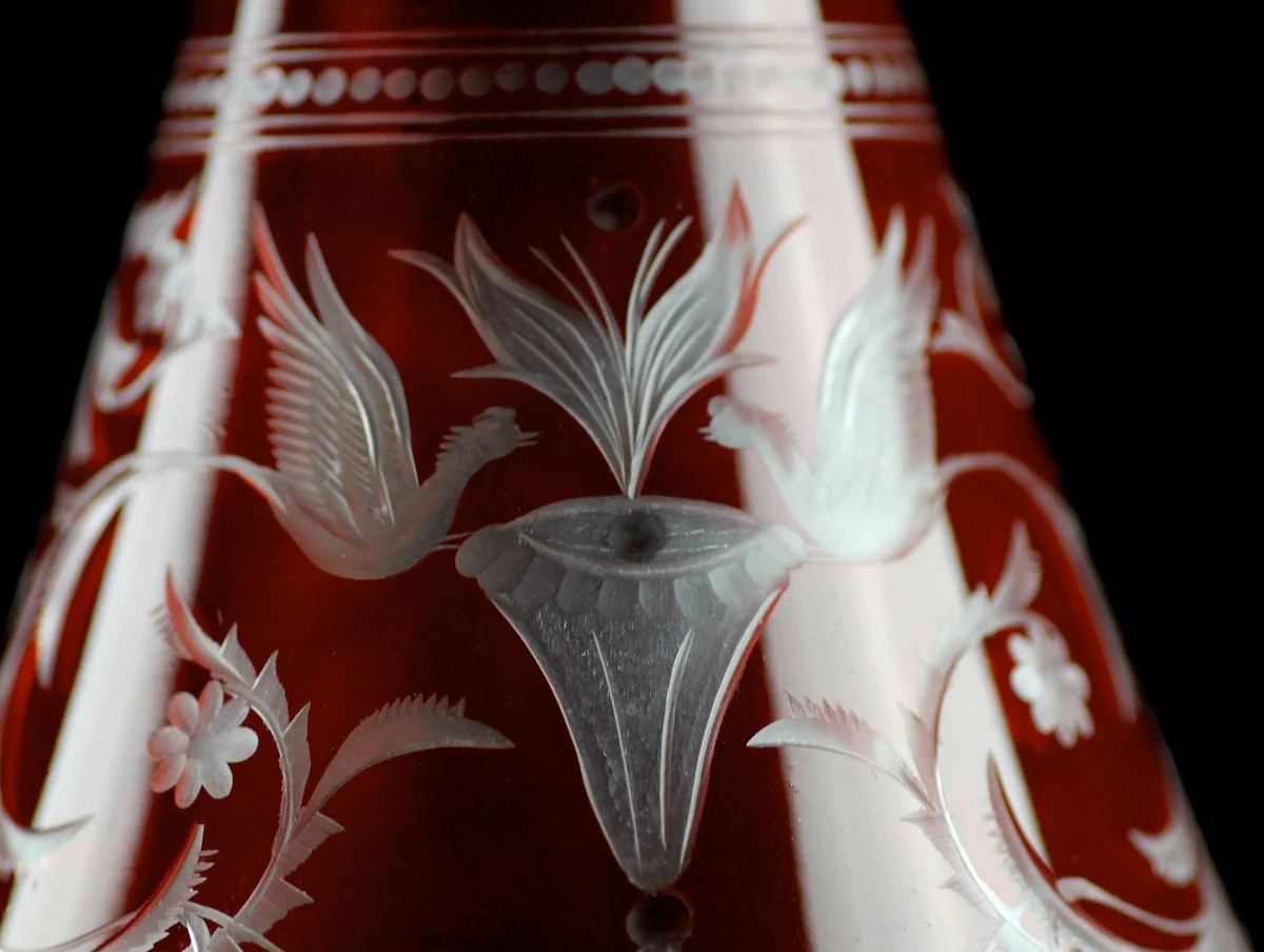 Luxury wine carafe red / silver Ø 17 x H. 36 cm - mouth-blown and hand-engraved glass carafe - hotel & restaurant accessories - luxury quality