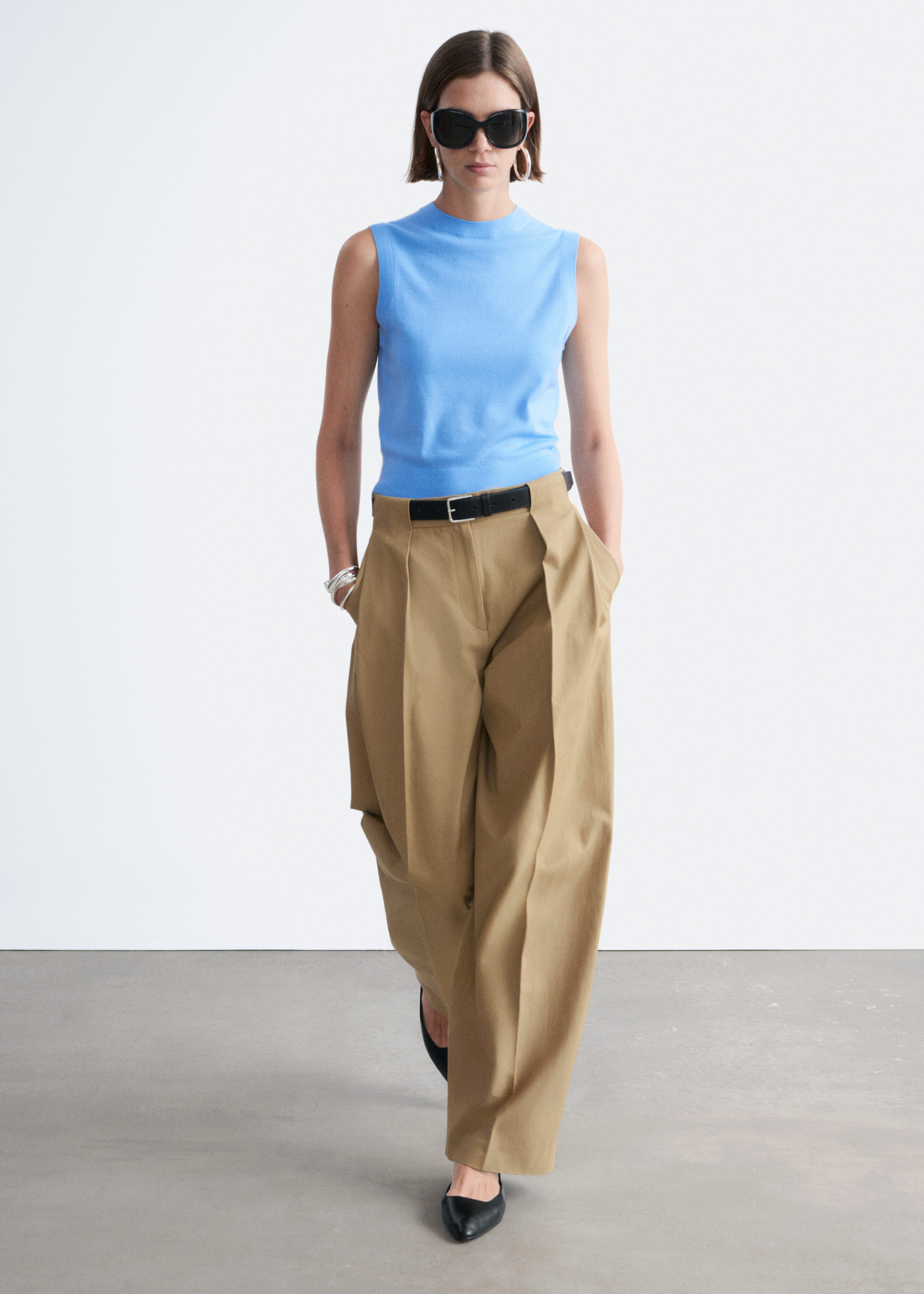 & Other Stories PLEATED BARREL-LEG TROUSERS
