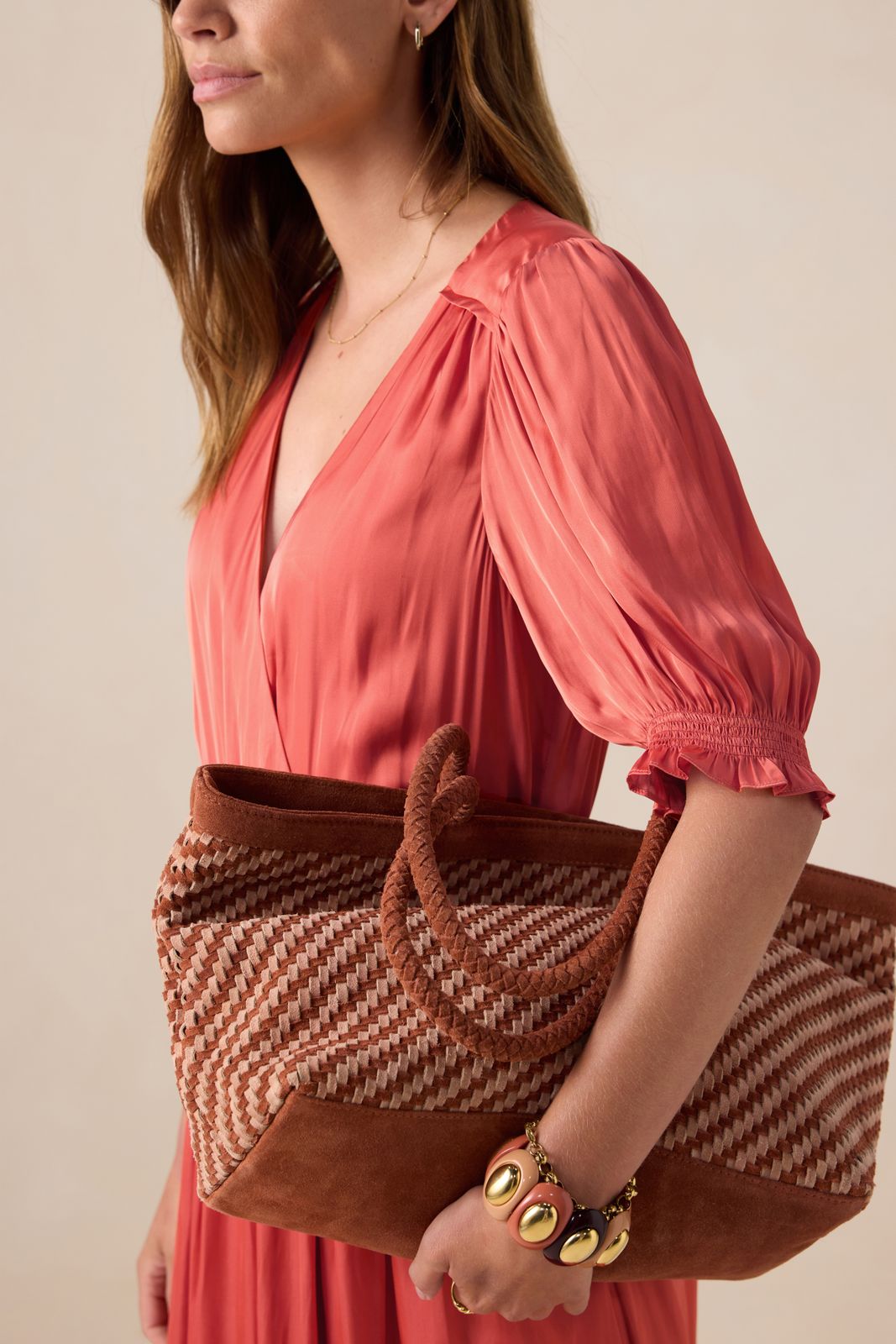 Lichtoranje gevlochten su&egrave;de tas