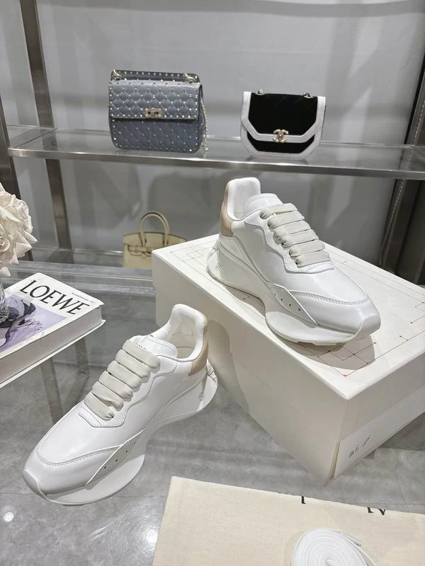 Chic Alexander McQueen Oversized Sneakers In White And Beige For Trendy Outfits - Sneaker Replica Workshop