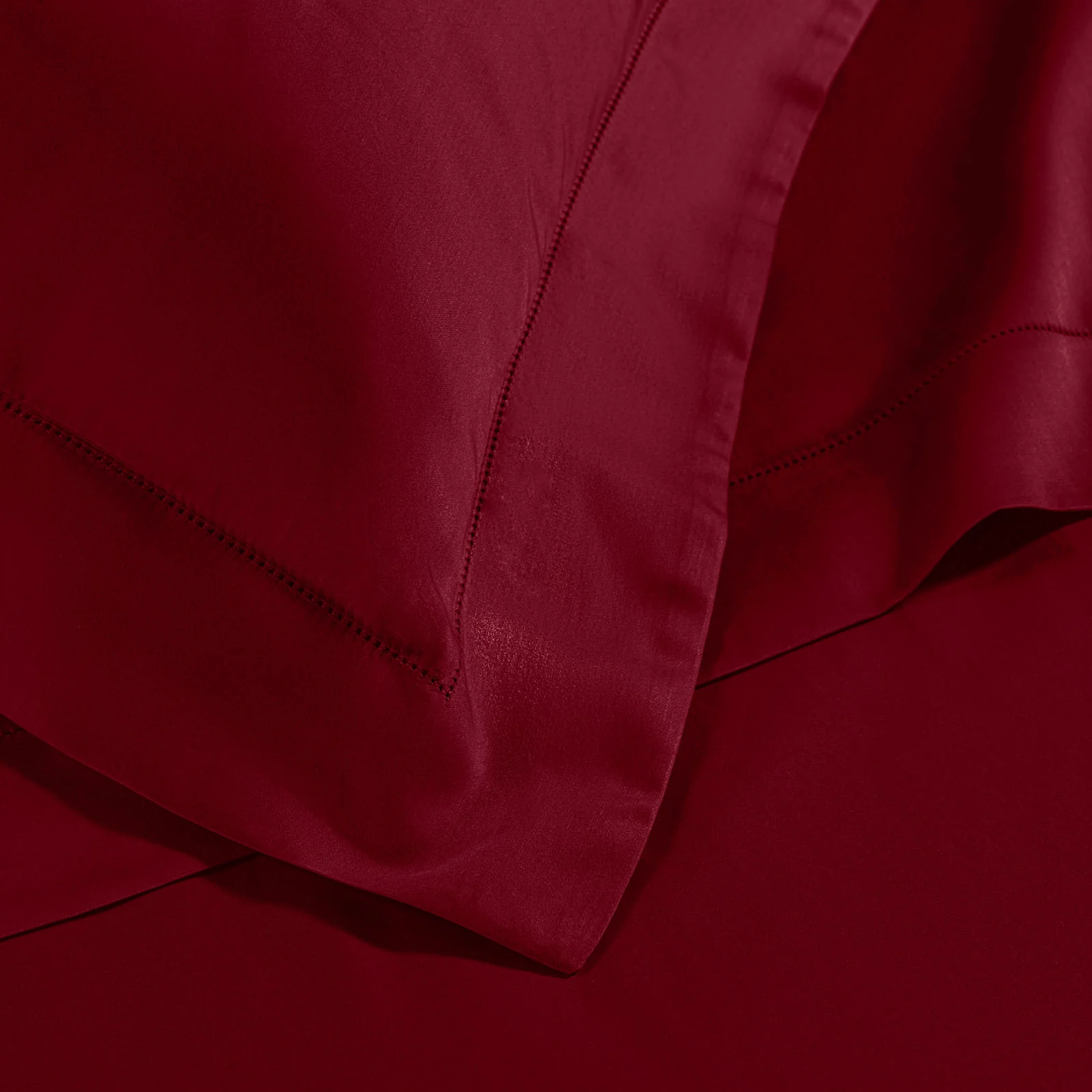 Couple Fire in Standard Bordeaux Caleffi Standard Cotton satin