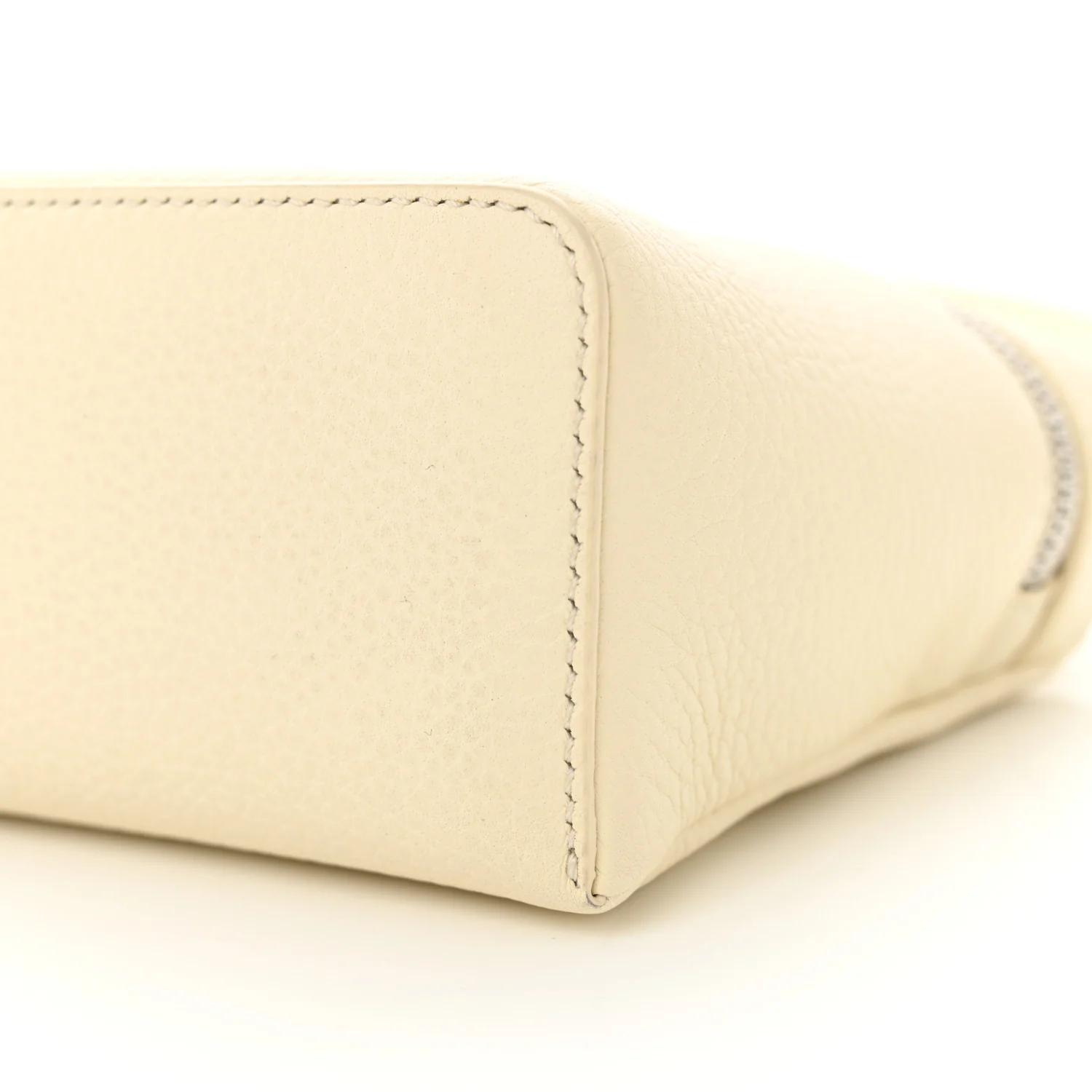 Grained Calfskin L19 Extra Pocket Pouch Whisper White - Top Club