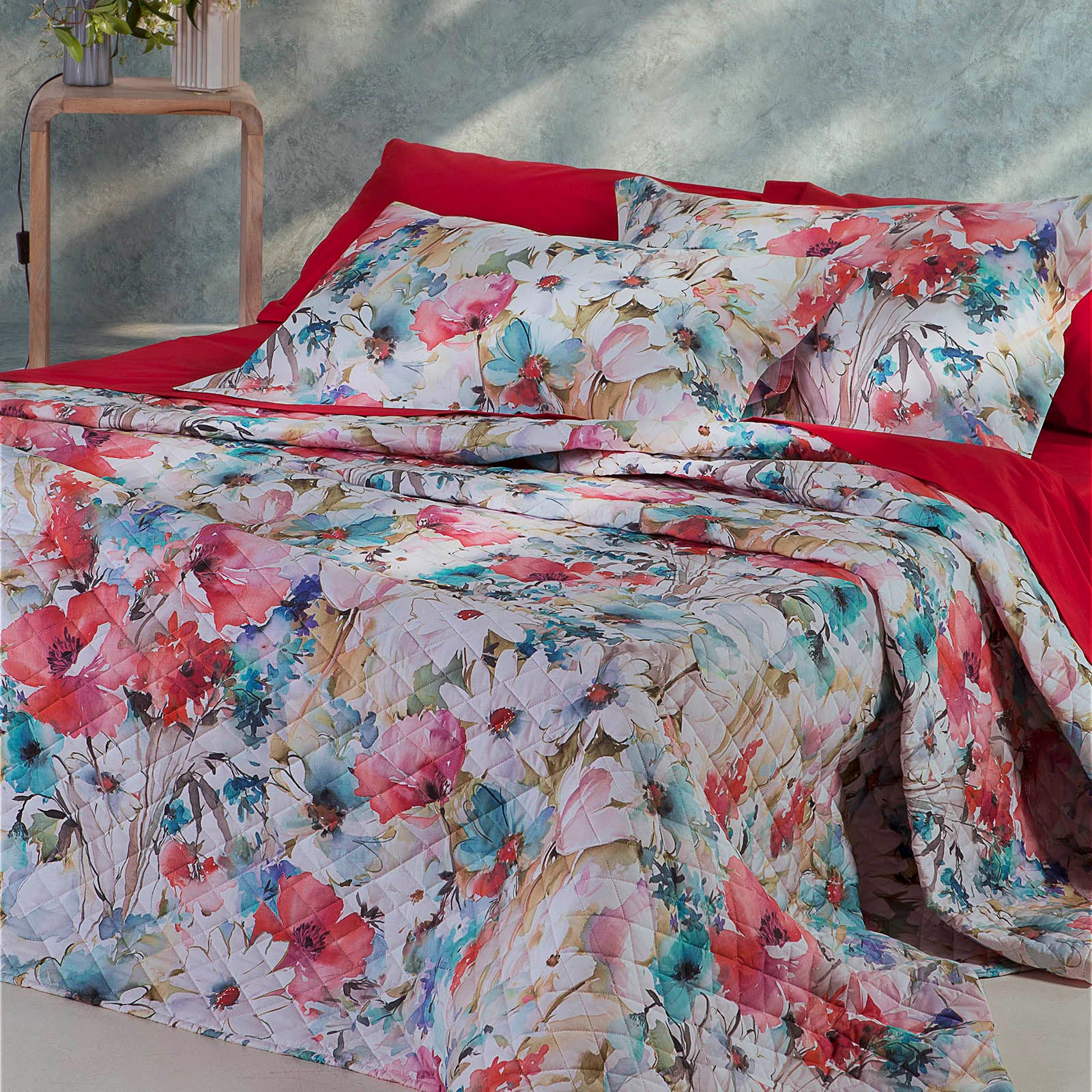 Copriletto Trapuntato In Percalle Acquerello Di Fiori Matrimoniale