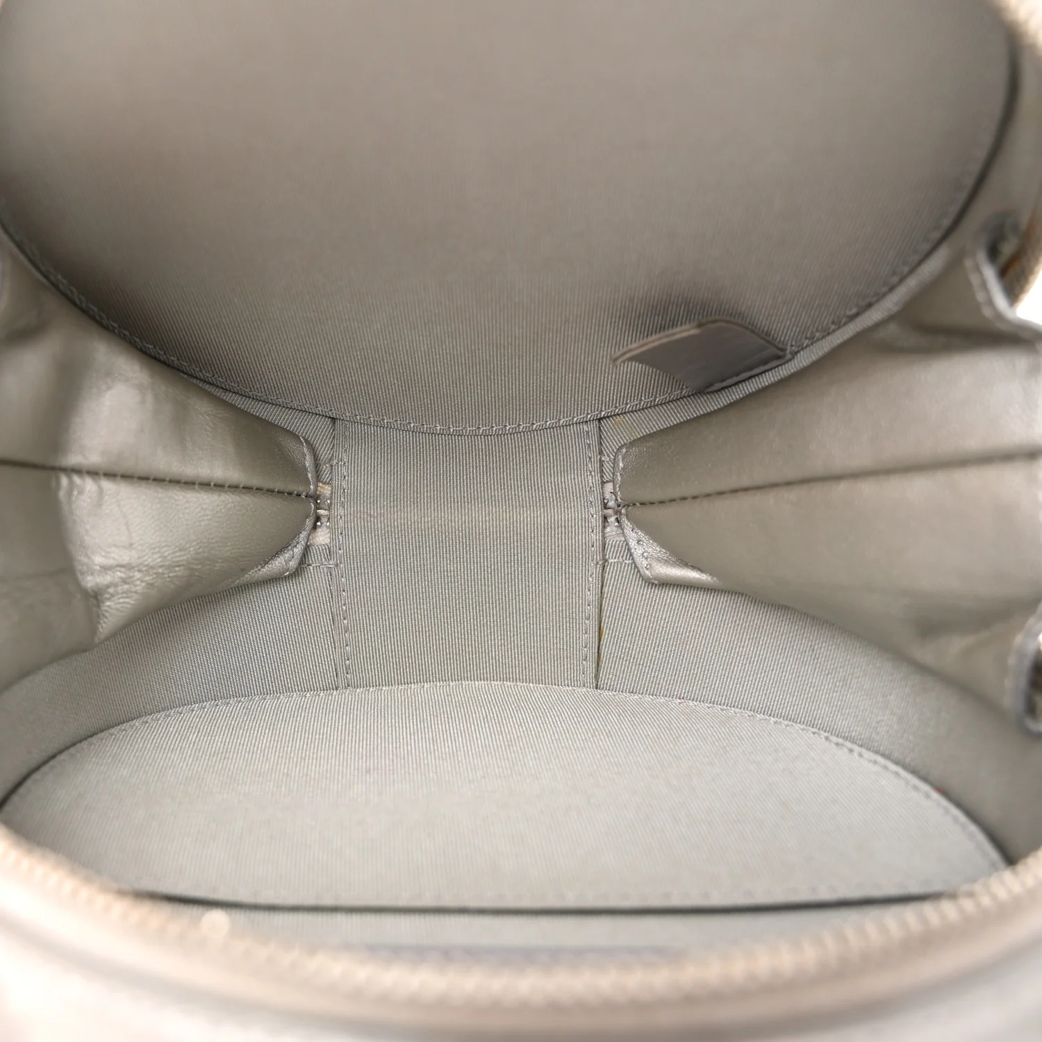 Metallic Glazed Calfskin Round As Earth Evening Bag Silver - Top Club