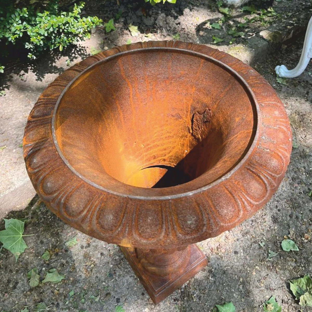 Baroque cast iron flower pot rust H. 62 cm - Baroque style garden decoration