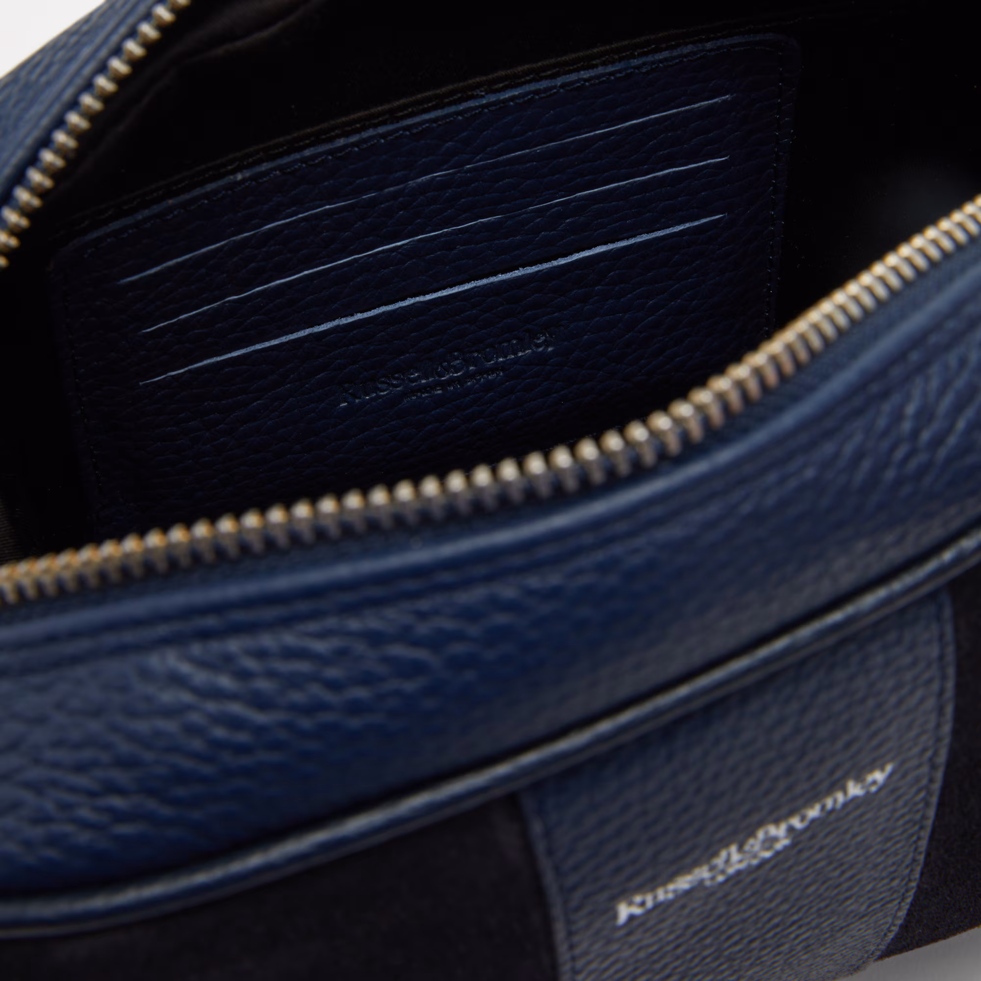 RobinCrossbody Camera Bag