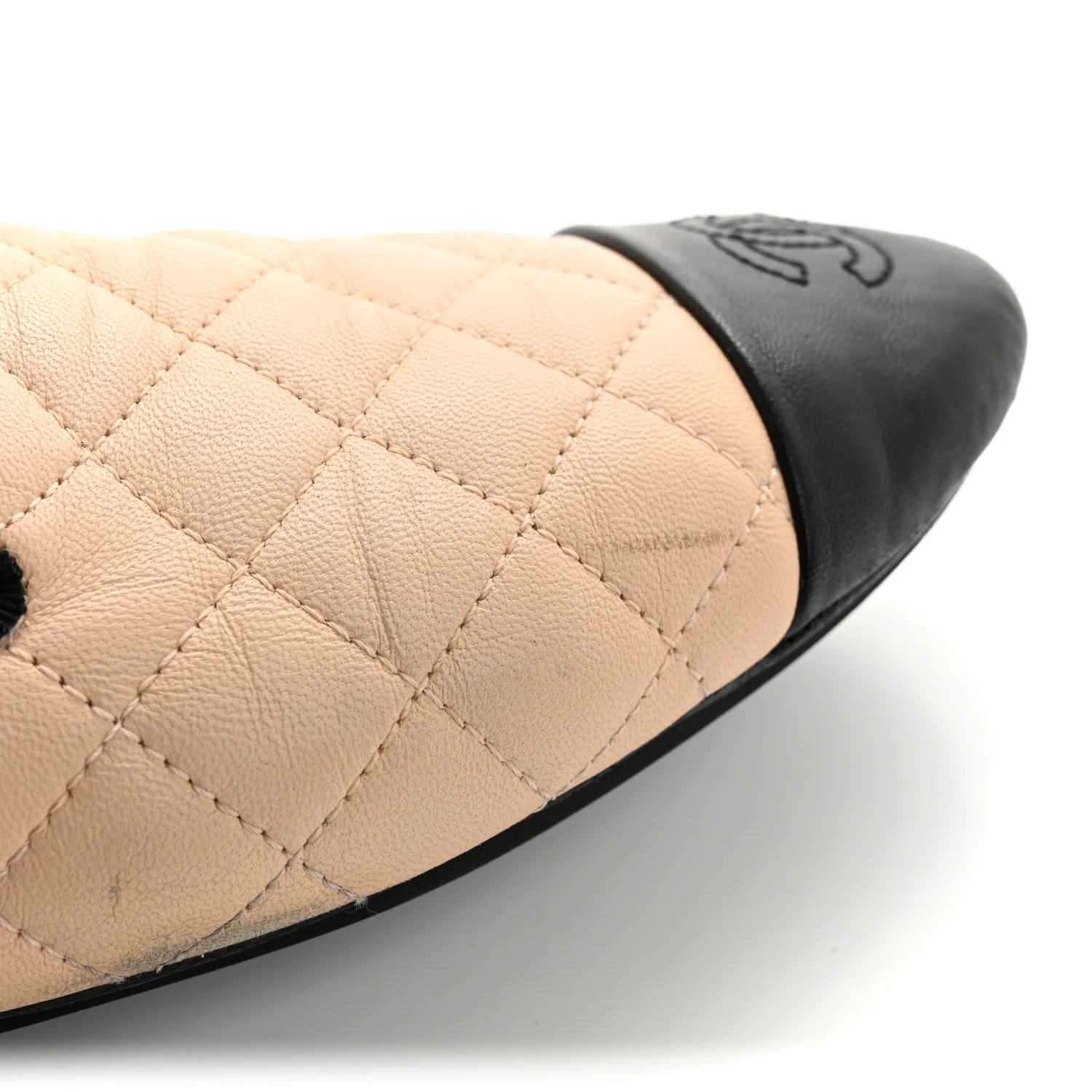 Lambskin Quilted Cap Toe Slipper With Pouch 39 Beige Black - Top Club
