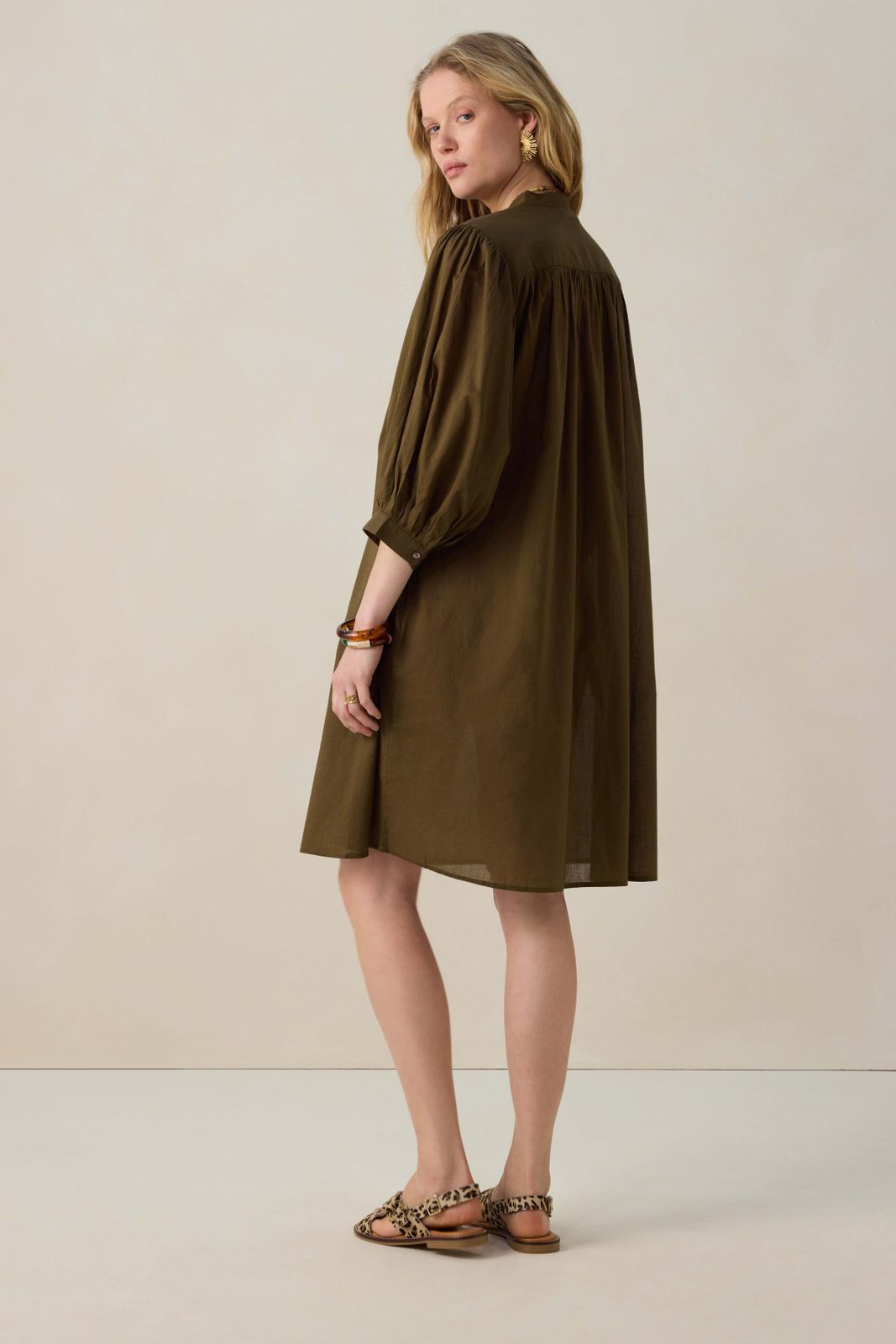 Donkergroene jurk met ceintuur