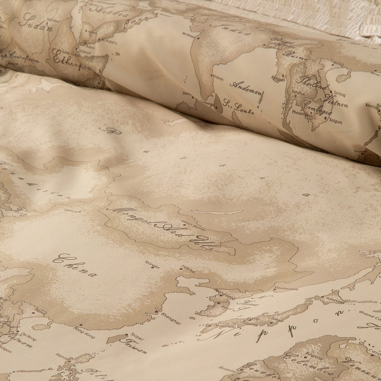 Complete cover in shadow of geosafari cotton marriage unique alviero martini 1st class