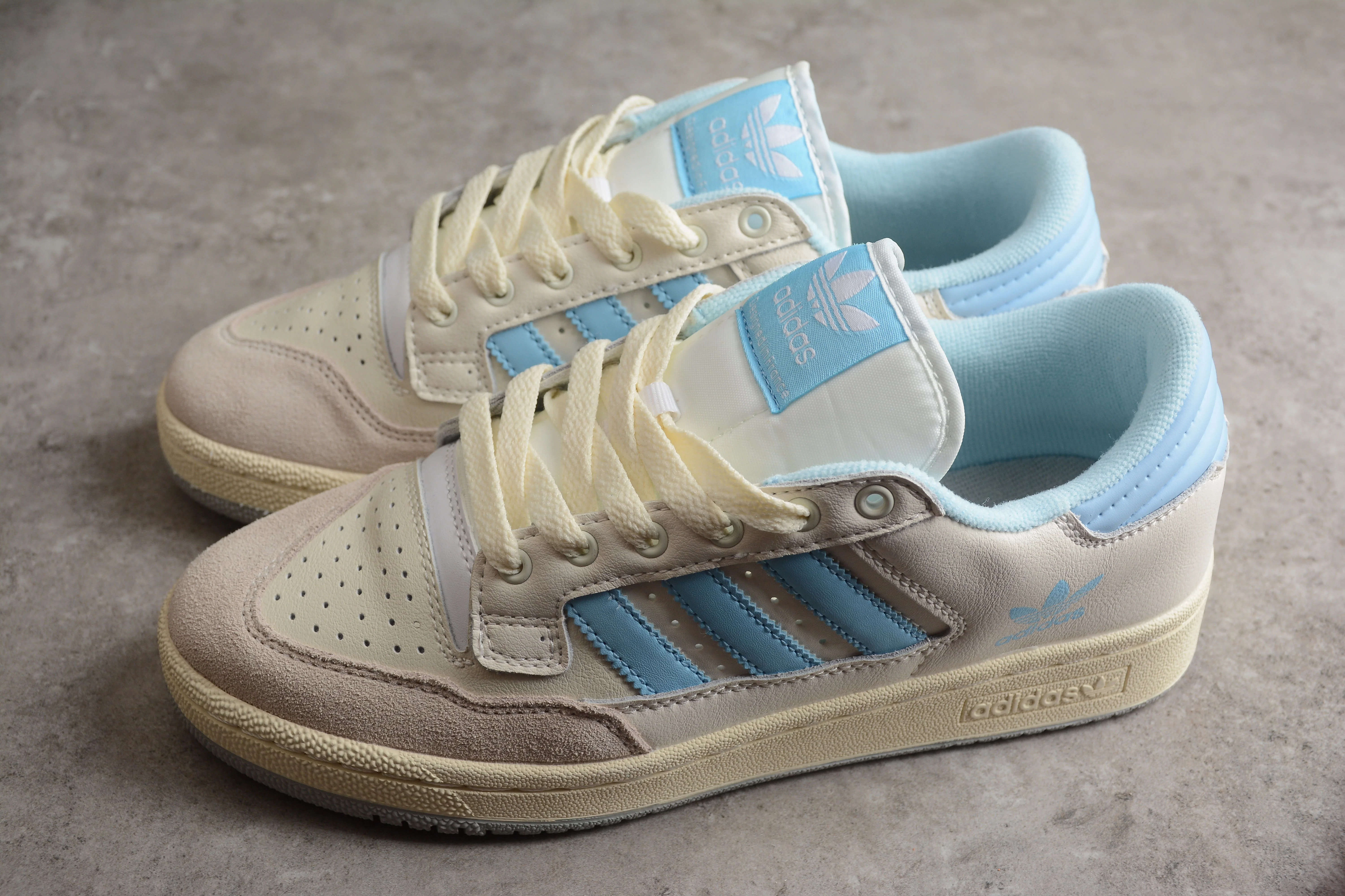 adidas Forum 84 Low CL in Off‑White / Preloved Blue - Sneaker Replica Workshop