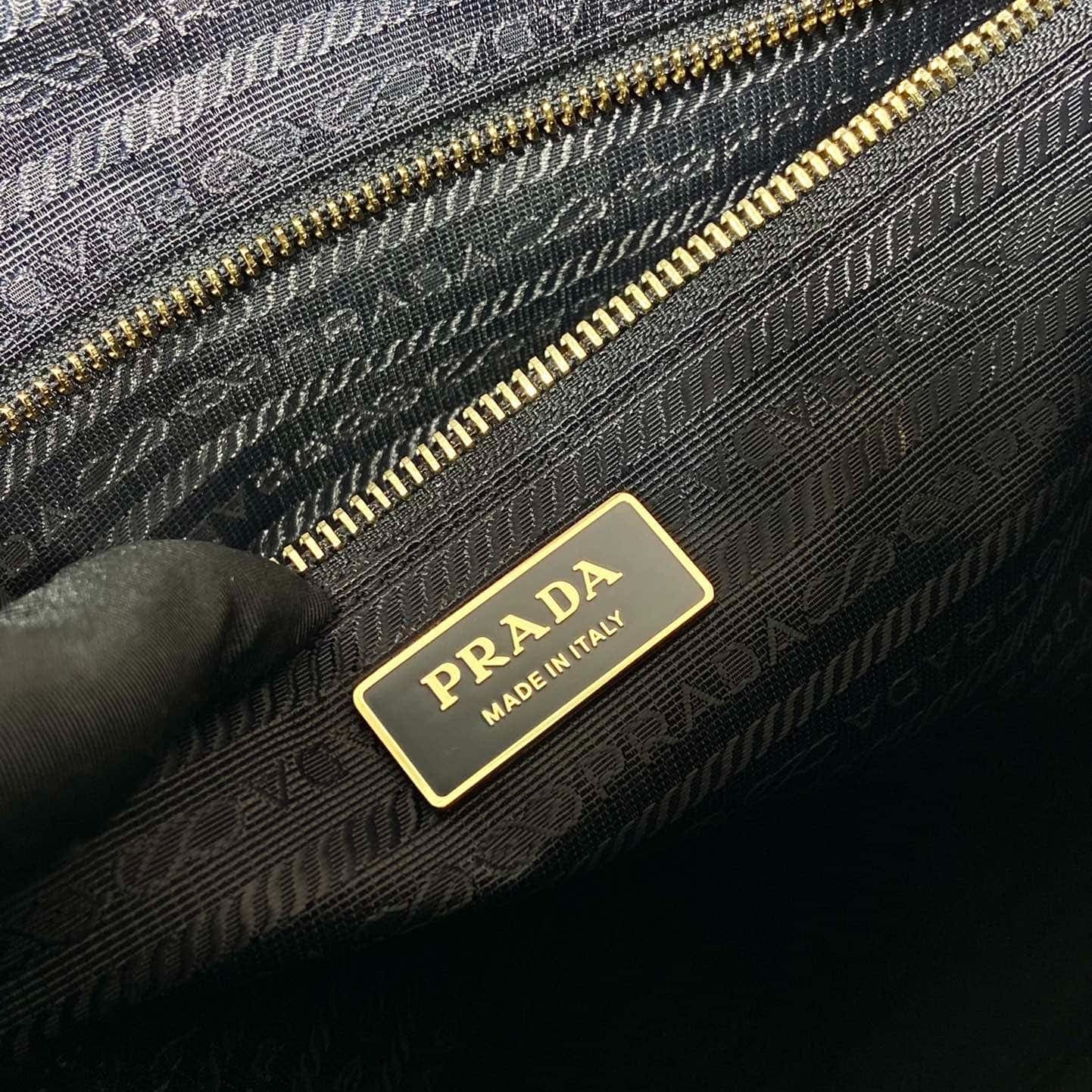 Prada Re-edition Vintage Chain Tote Bag - Top Club