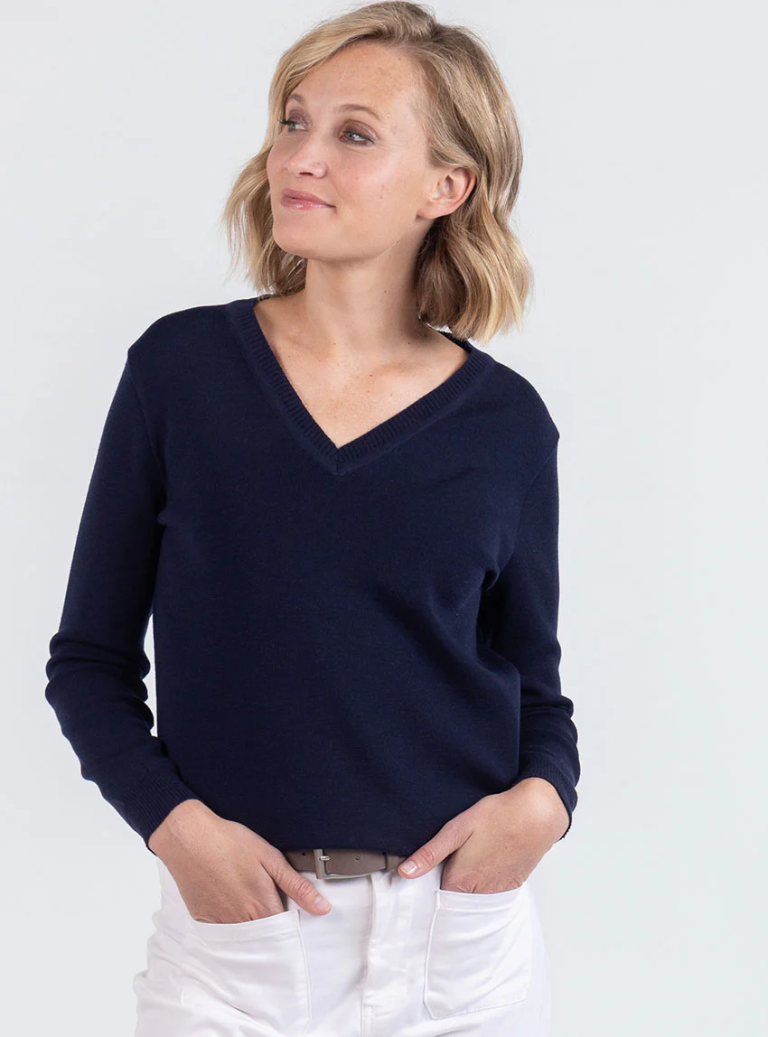 Pull femme col V en laine bleu marine