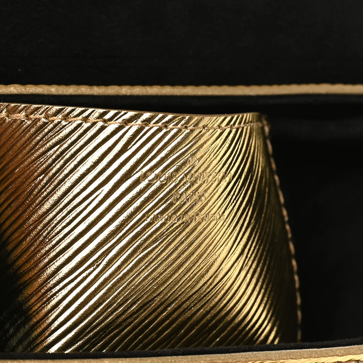 Epi Twist Shoulder Bag PM Gold - Top Club