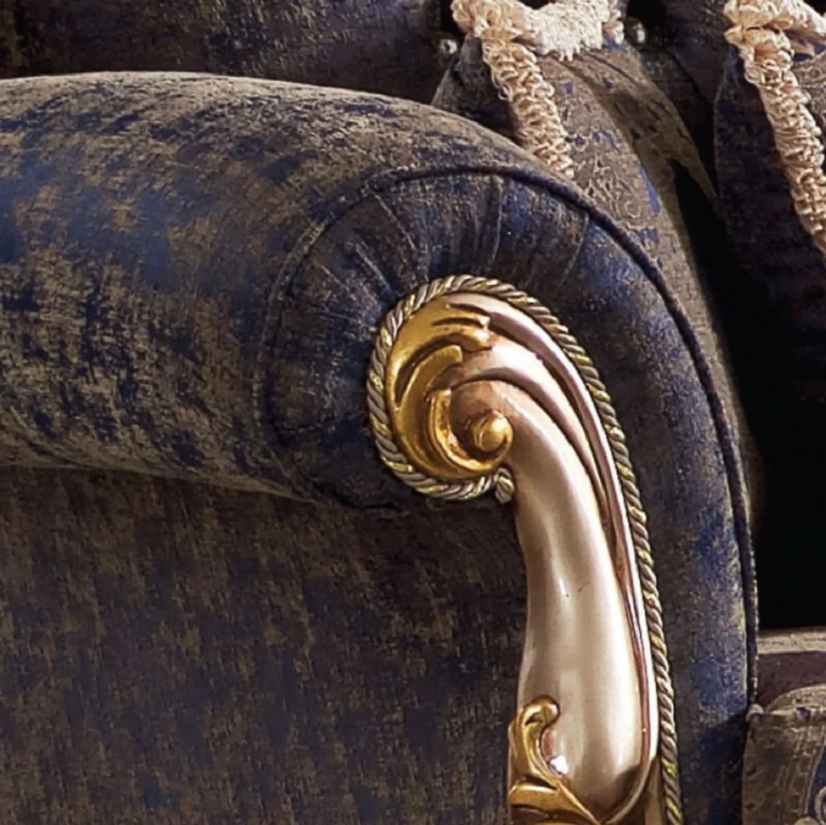 Luxury Baroque Living Room Set Blue / Silver / Gold - 2 Sofas & 2 Armchairs & 1 Coffee Table - Handcrafted Living Room Furniture in Baroque Style - Noble & Magnificent