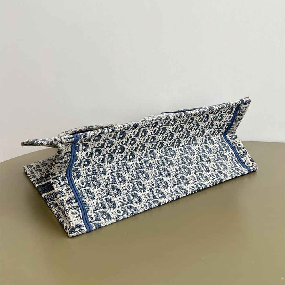 Dior Medium Dior Book Tote - Top Club