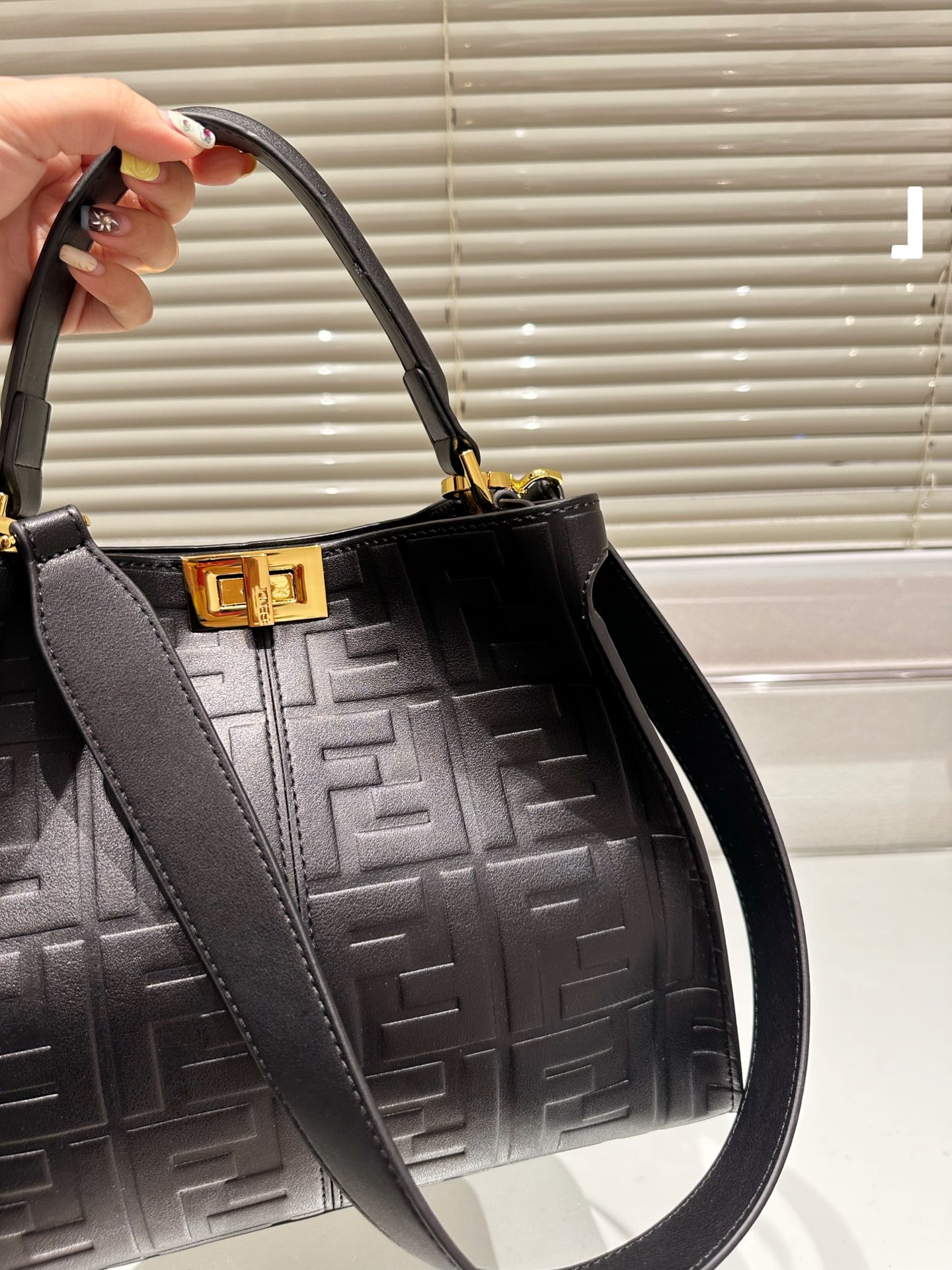 Fen new arrival PEEKABOO tote bag size; 30 * 25cm - Top Club