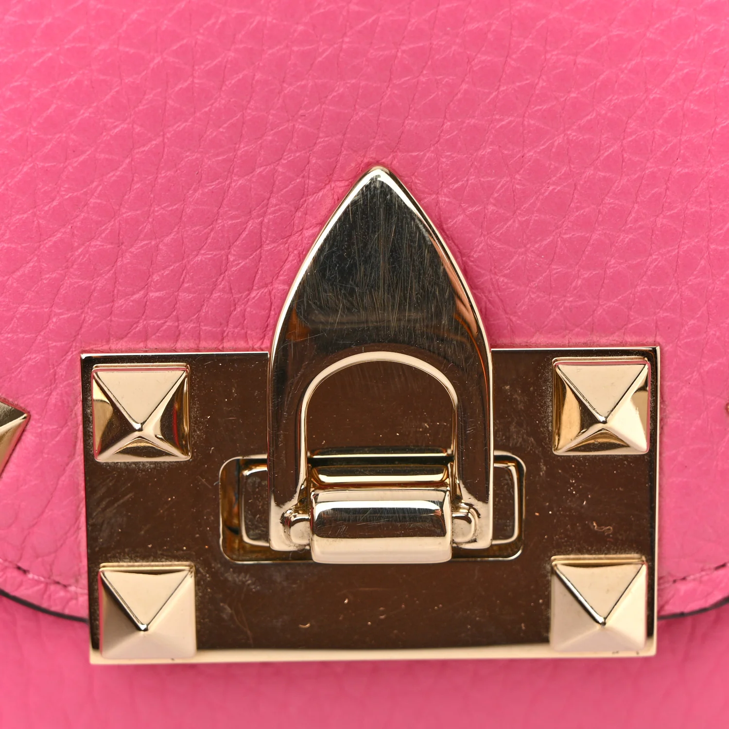 Pebbled Calfskin Rockstud Flip Lock Wallet On Chain Feminine Pink - Top Club
