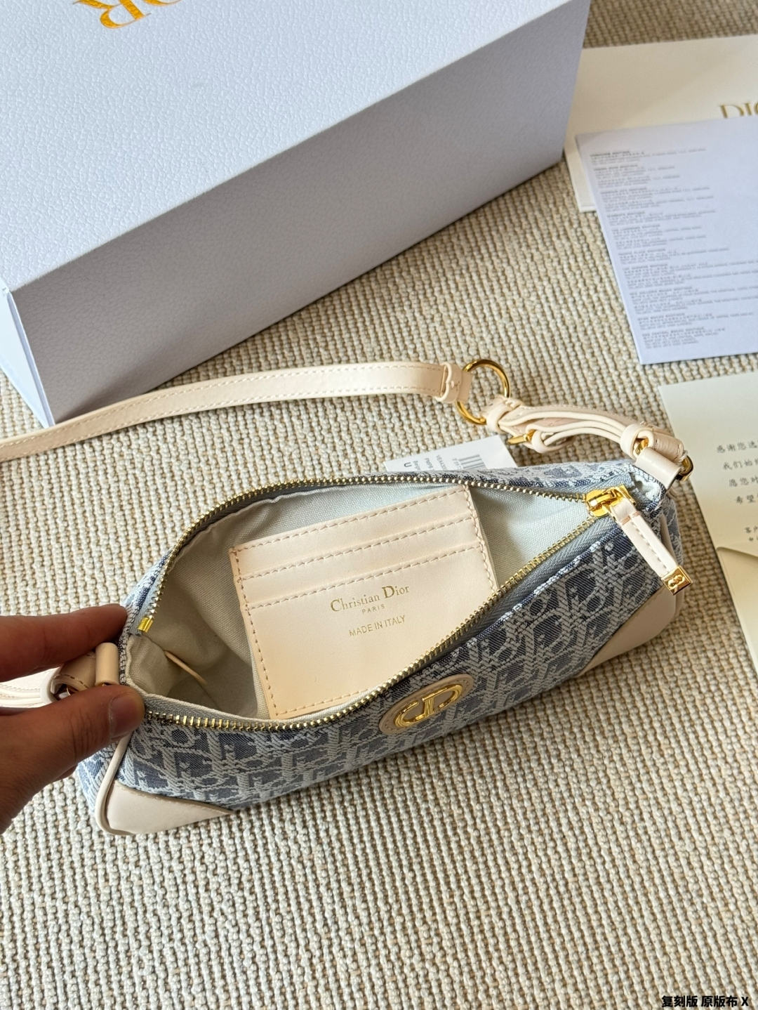 D new arrival Wanderlust hobo bag size: 26 cm - Top Club