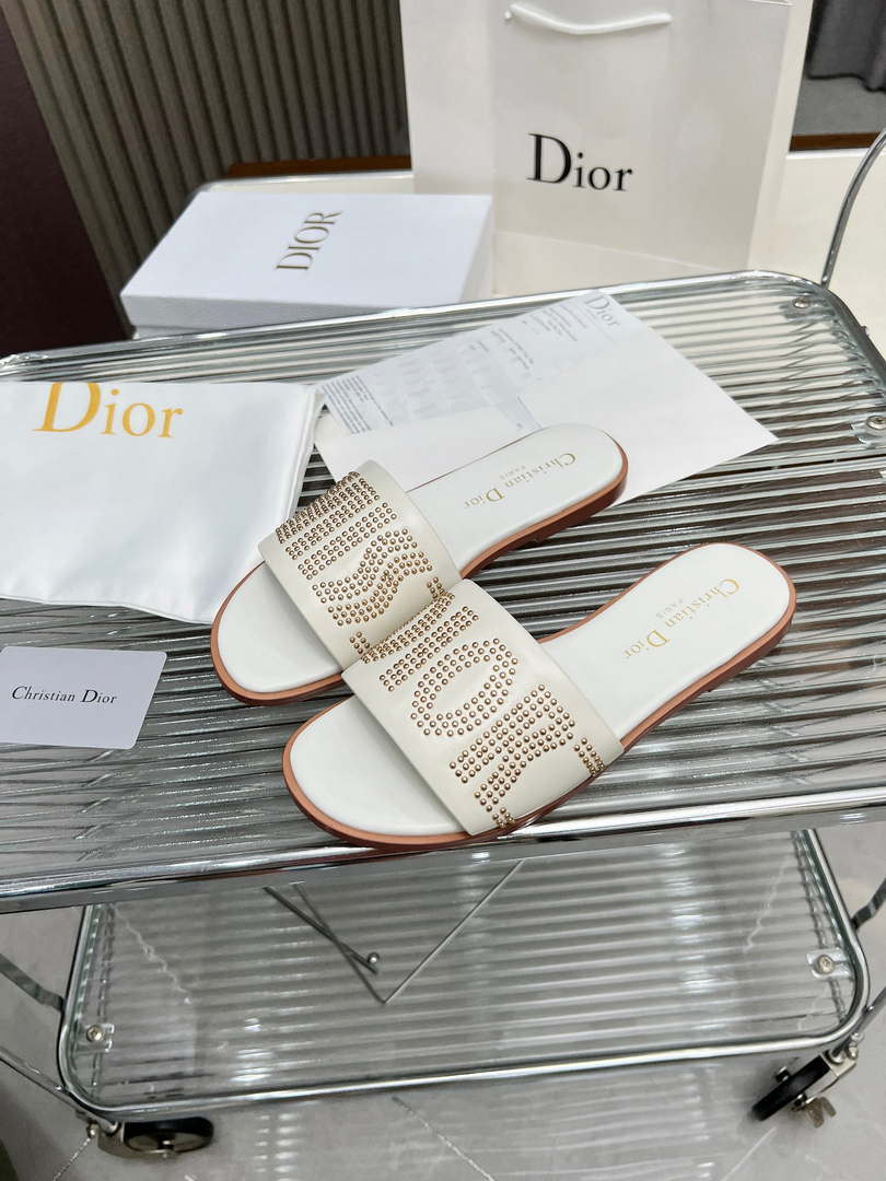 Dior KCO138CTU Dway Slide White Calfskin and Gold-Finish Studs Fashion Shoes D82980 - Sneaker Replica Workshop