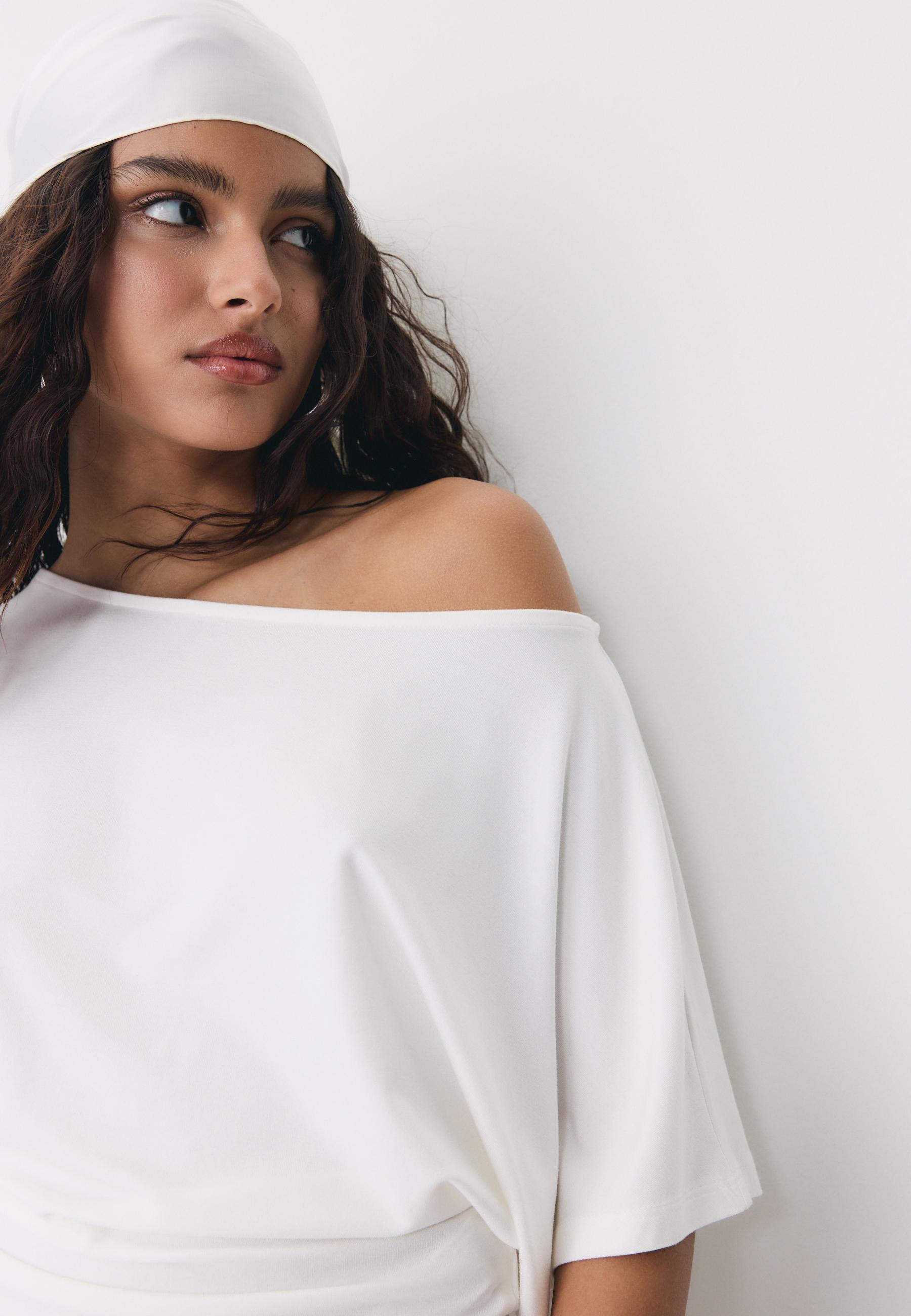SHORT SLEEVE BOAT NECK T-SHIRT
