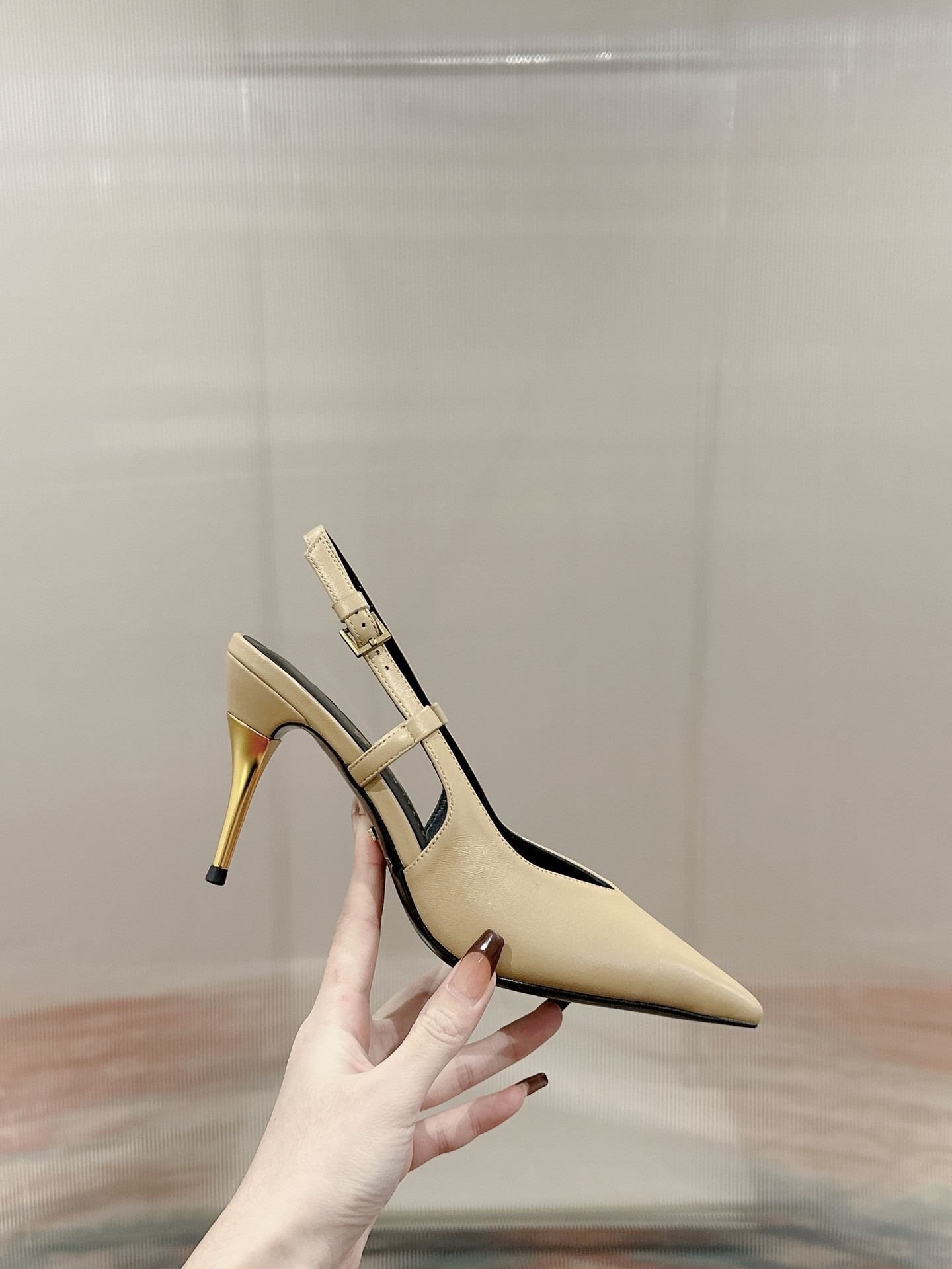 gucci new metal heel pointed toe shoes - Sneaker Replica Workshop